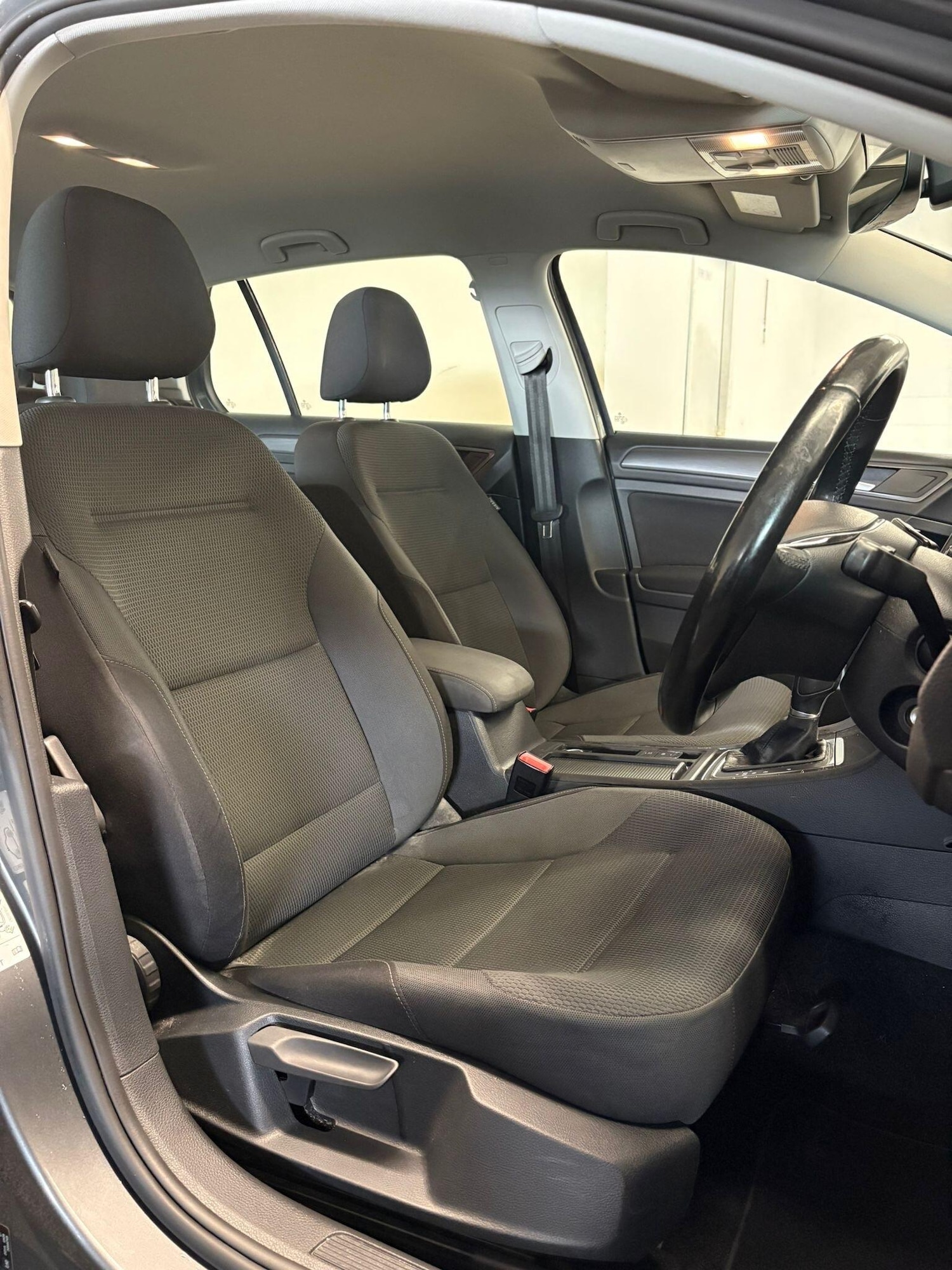 Used Volkswagen Golf 2017 for sale - 76381003: Photo 10