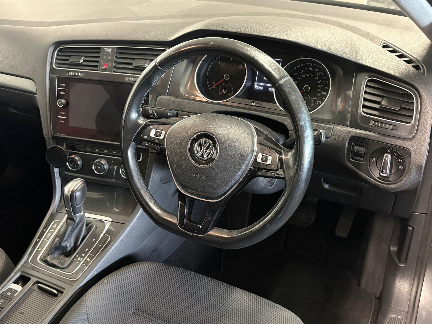 Used Volkswagen Golf 2017 for sale - 76381003: Photo 21