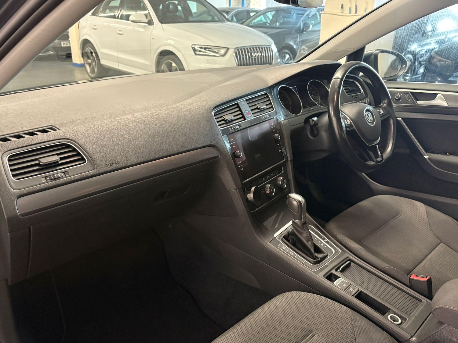 Used Volkswagen Golf 2017 for sale - 76381003: Photo 8