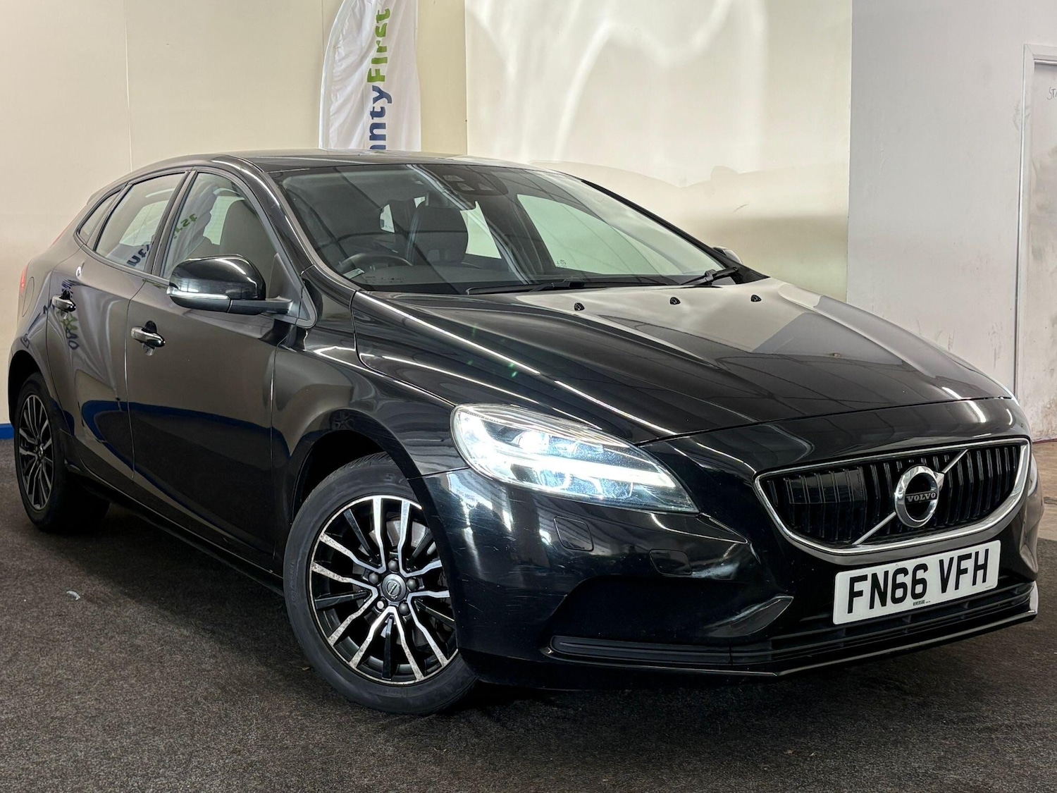 Used Volvo V40 2016 for sale - 76623217: Photo 1