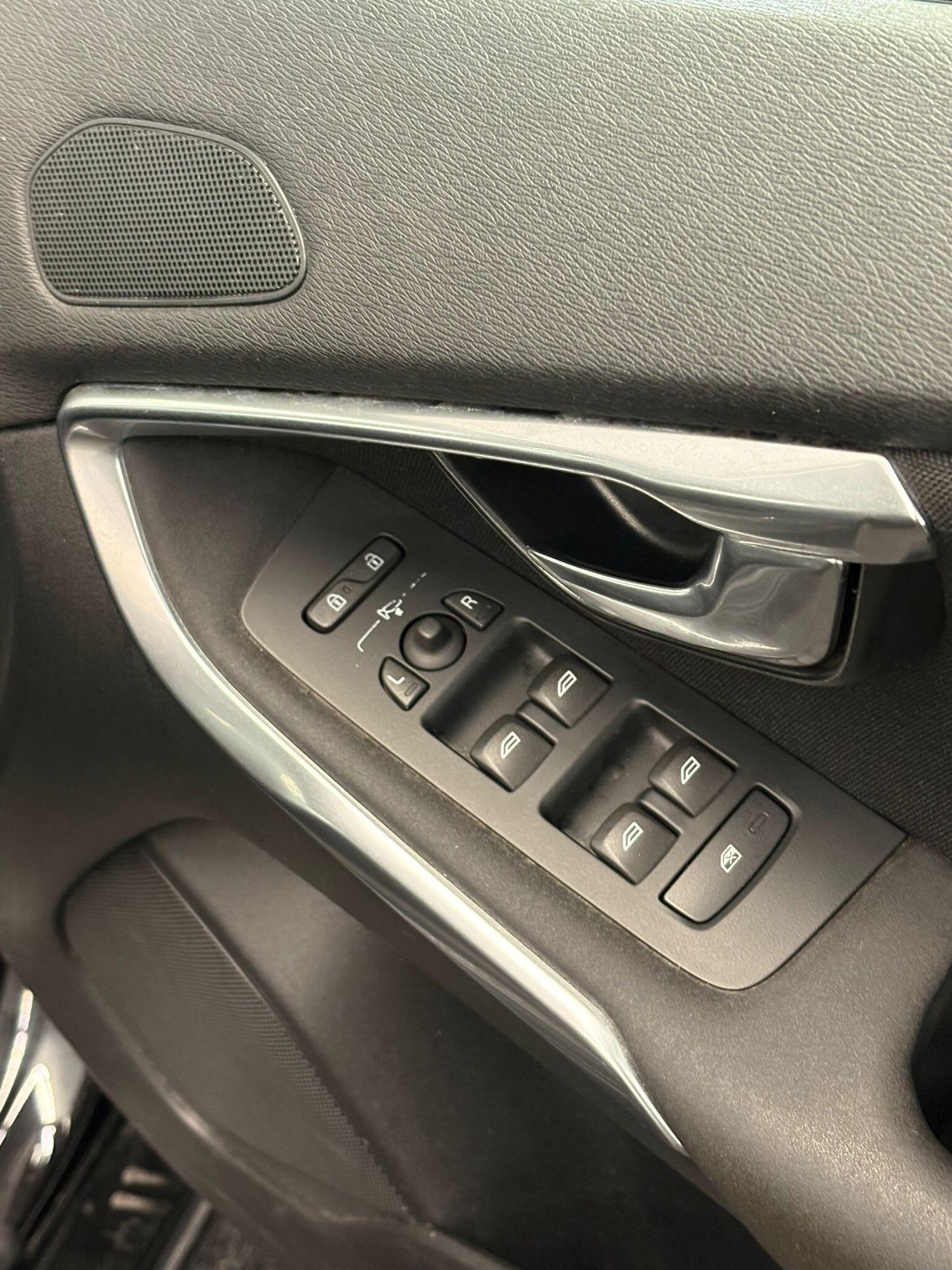 Used Volvo V40 2016 for sale - 76623217: Photo 21