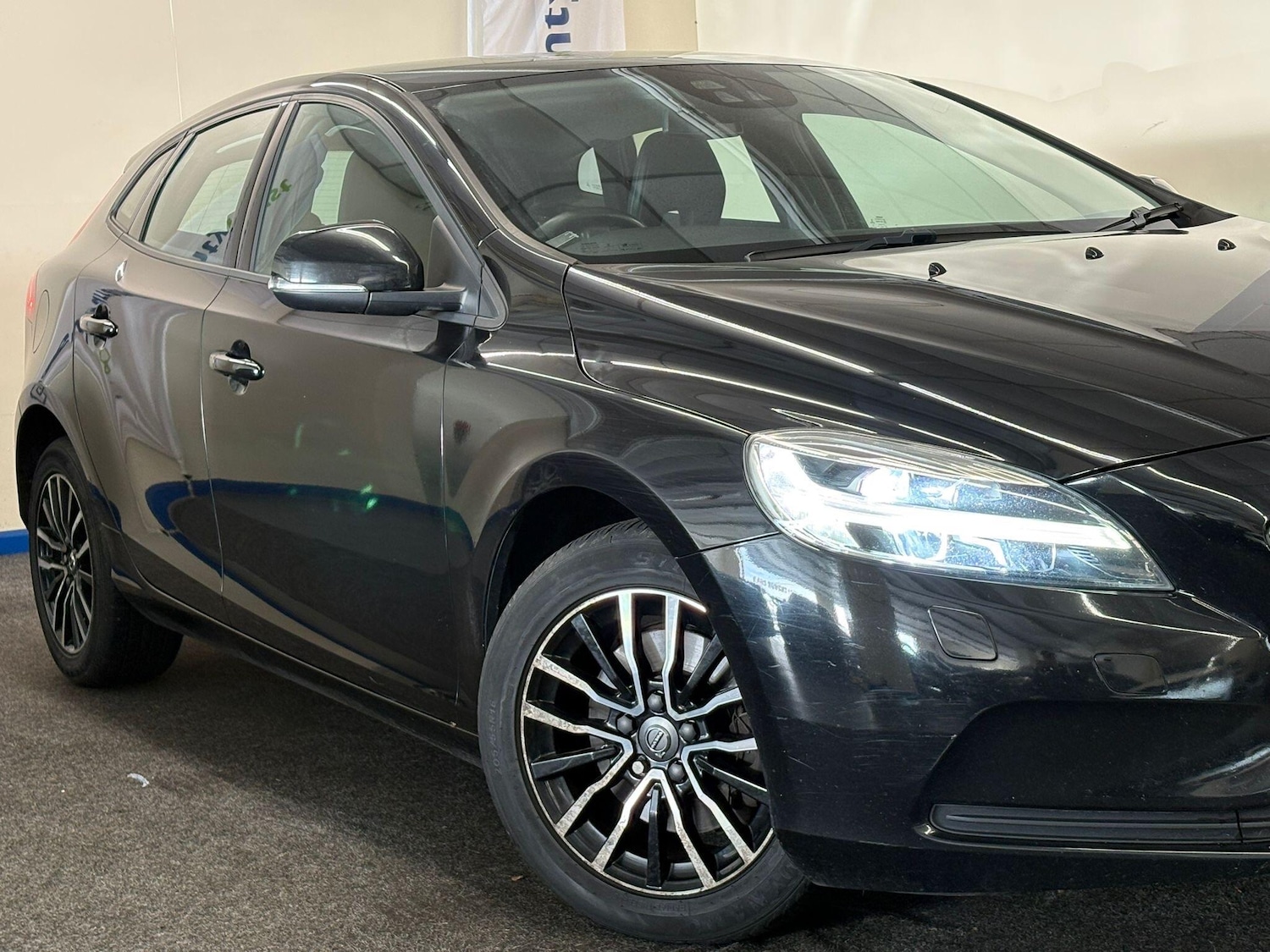 Used Volvo V40 2016 for sale - 76623217: Photo 5