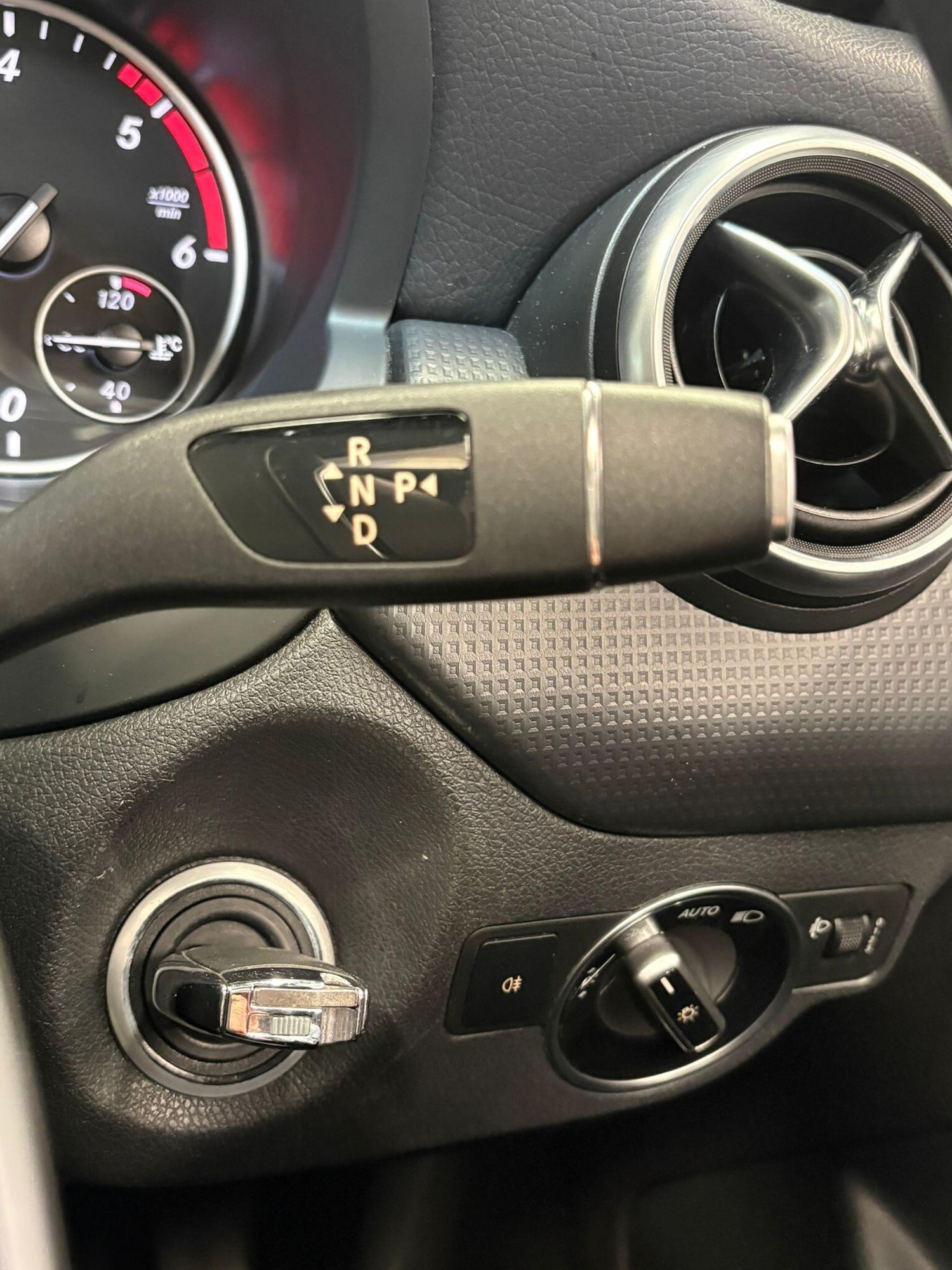 Used Mercedes-Benz A-Class 2014 for sale - 77625223: Photo 27