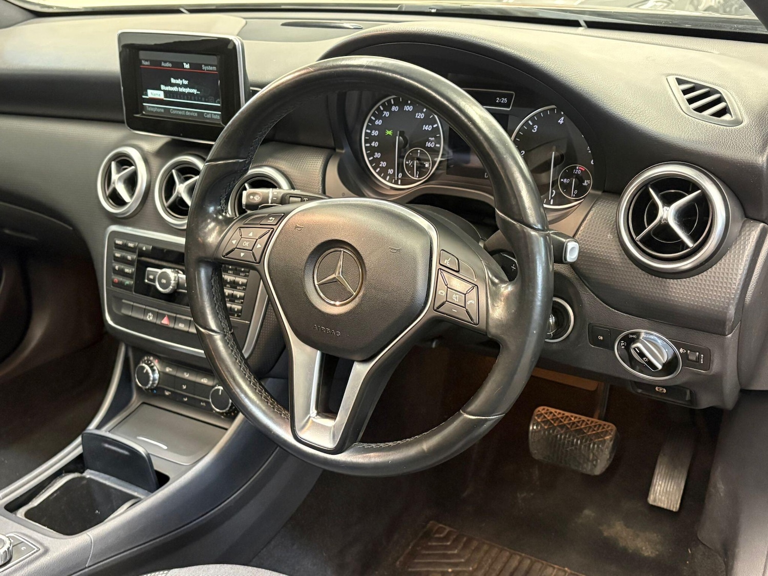 Used Mercedes-Benz A-Class 2014 for sale - 77625223: Photo 9