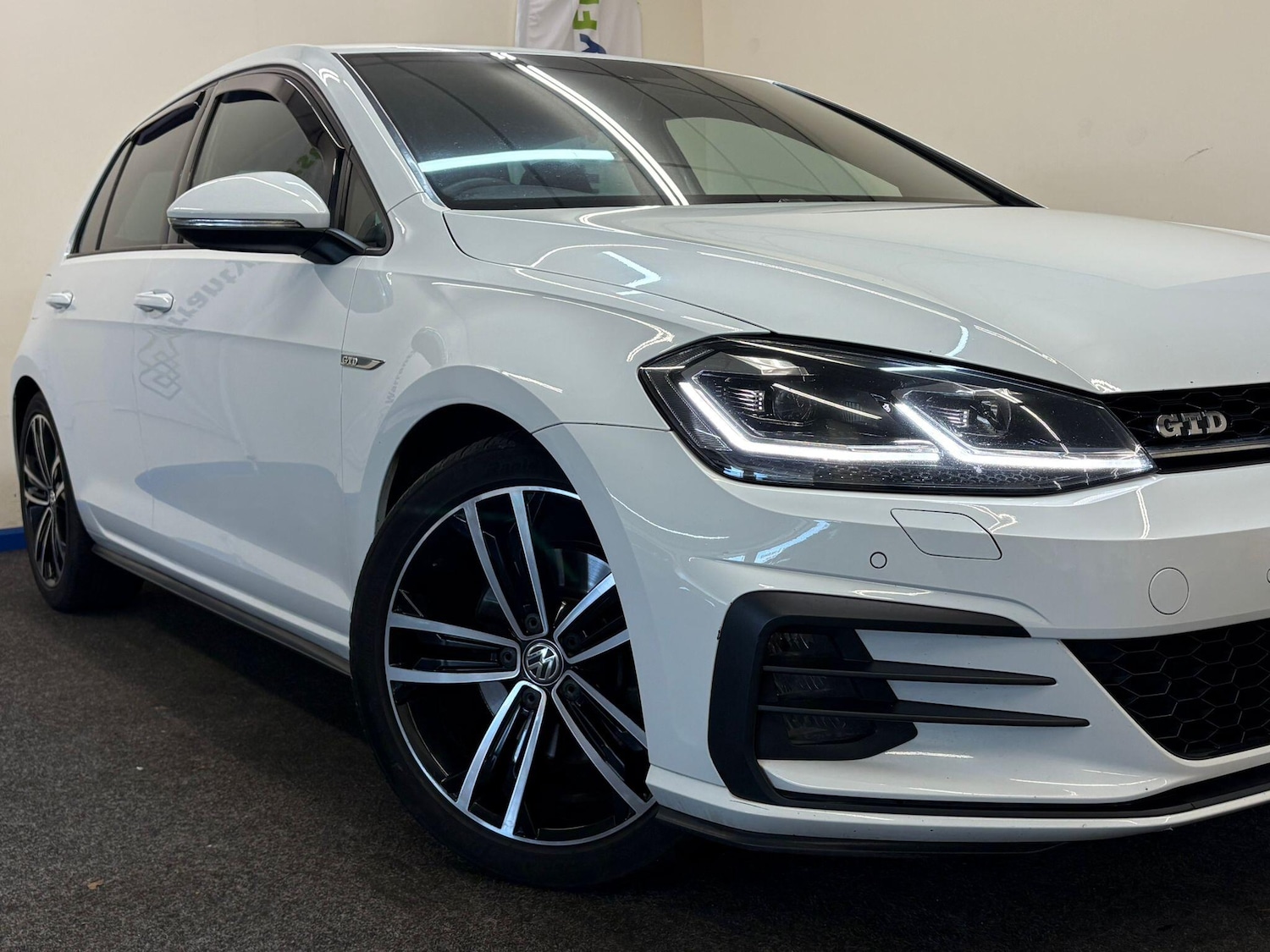 Used Volkswagen Golf 2017 for sale - 77658685: Photo 3