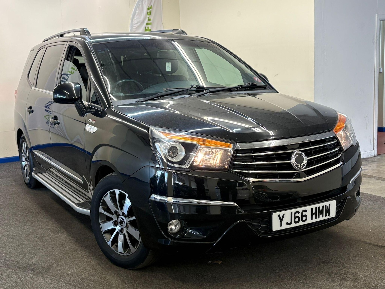 Used Ssangyong Turismo for sale - 78147899: Photo 1