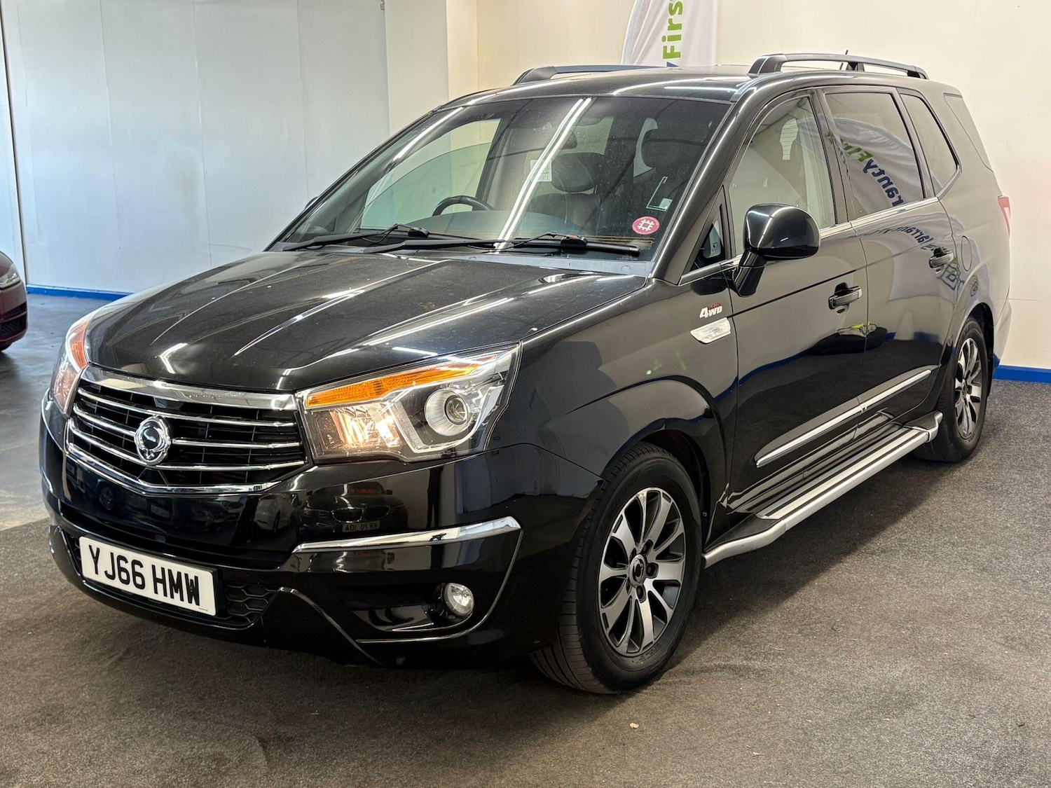 Used Ssangyong Turismo for sale - 78147899: Photo 2