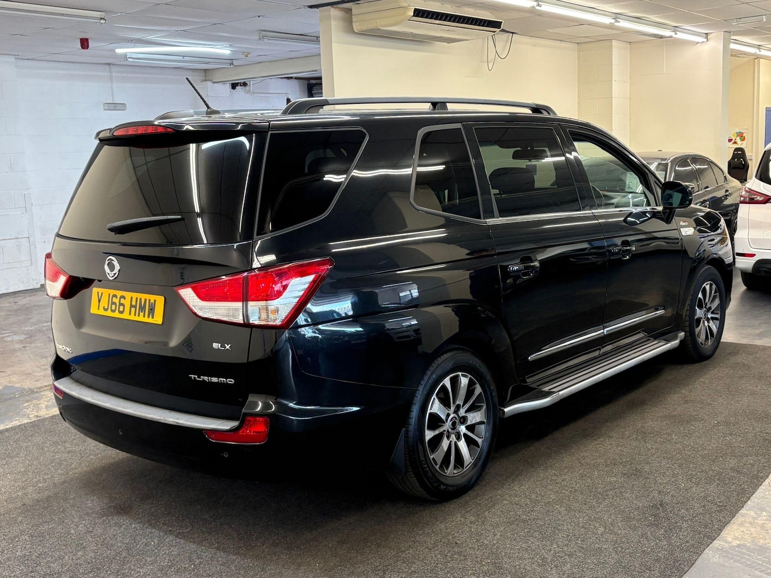 Used Ssangyong Turismo for sale - 78147899: Photo 4