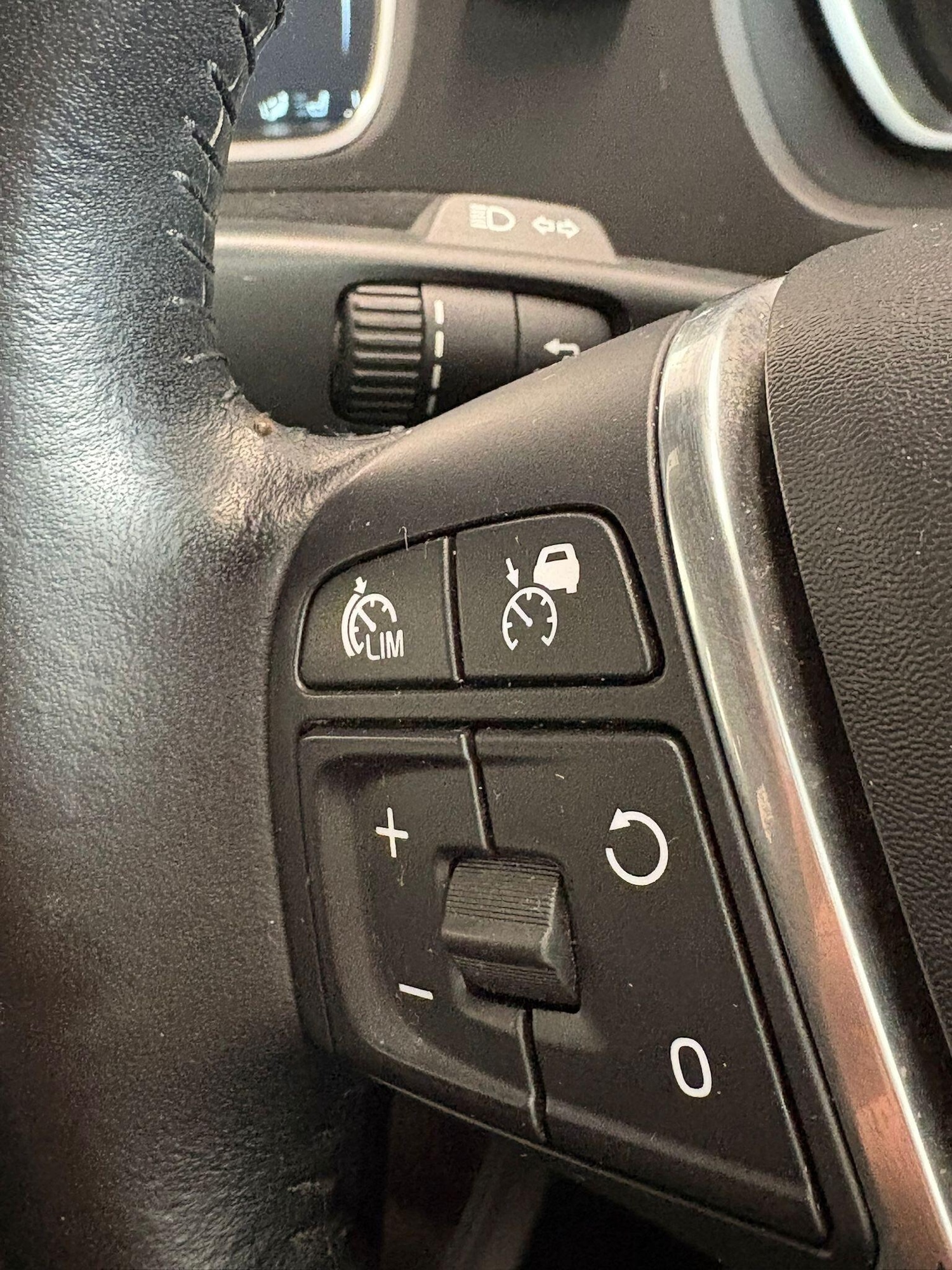 Used Volvo V40 2016 for sale - 76997347: Photo 10