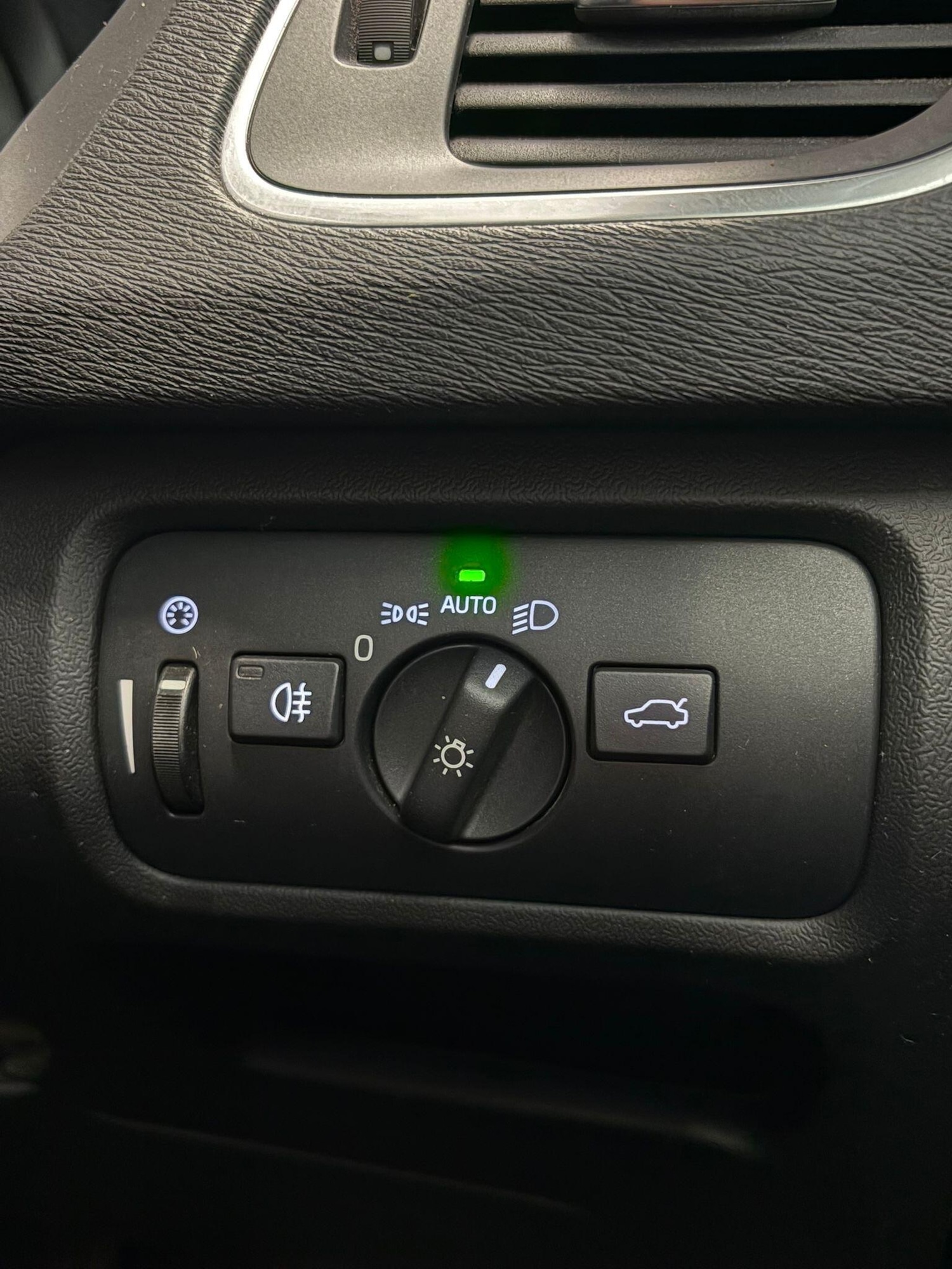 Used Volvo V40 2016 for sale - 76997347: Photo 13