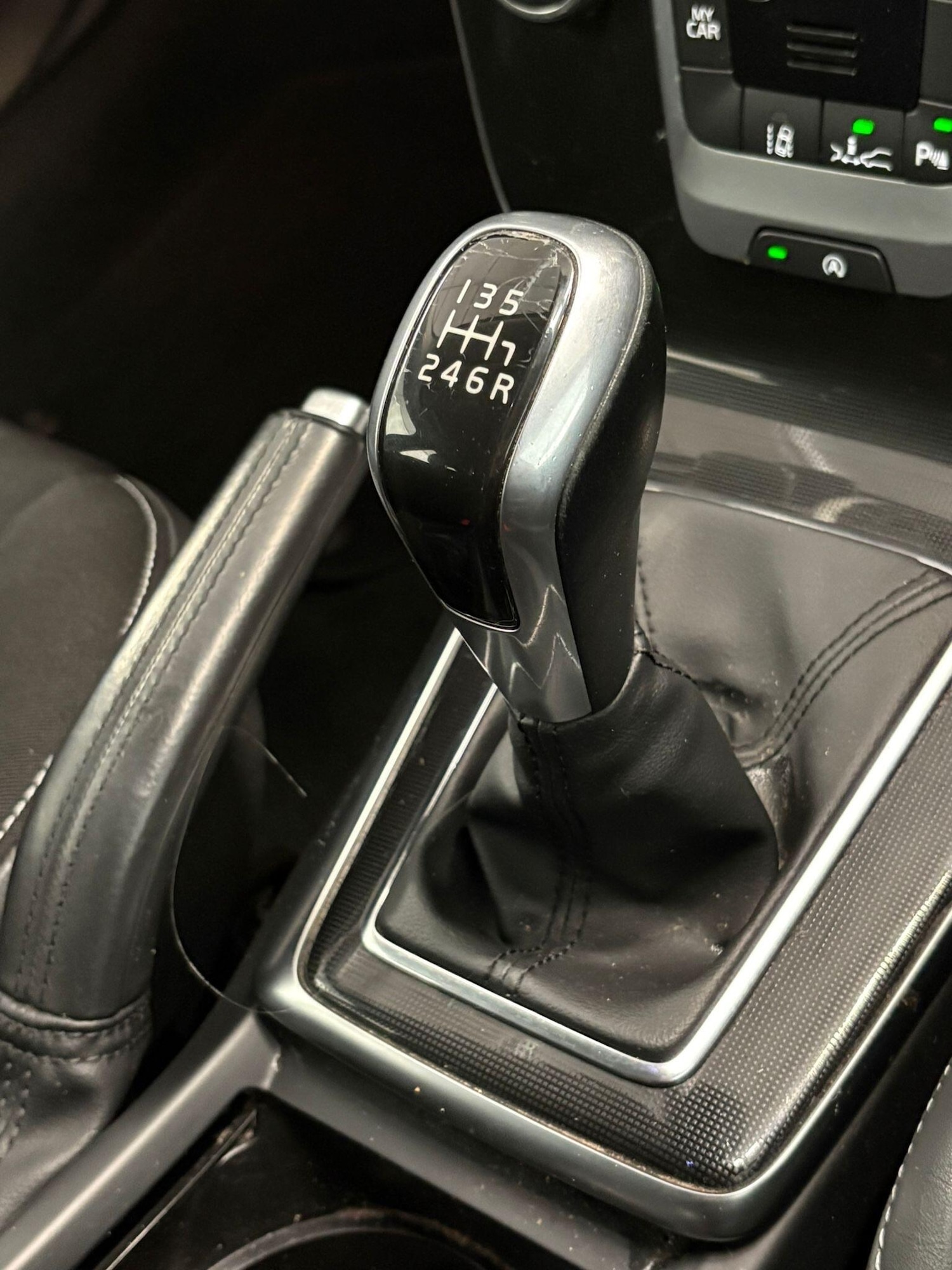 Used Volvo V40 2016 for sale - 76997347: Photo 8