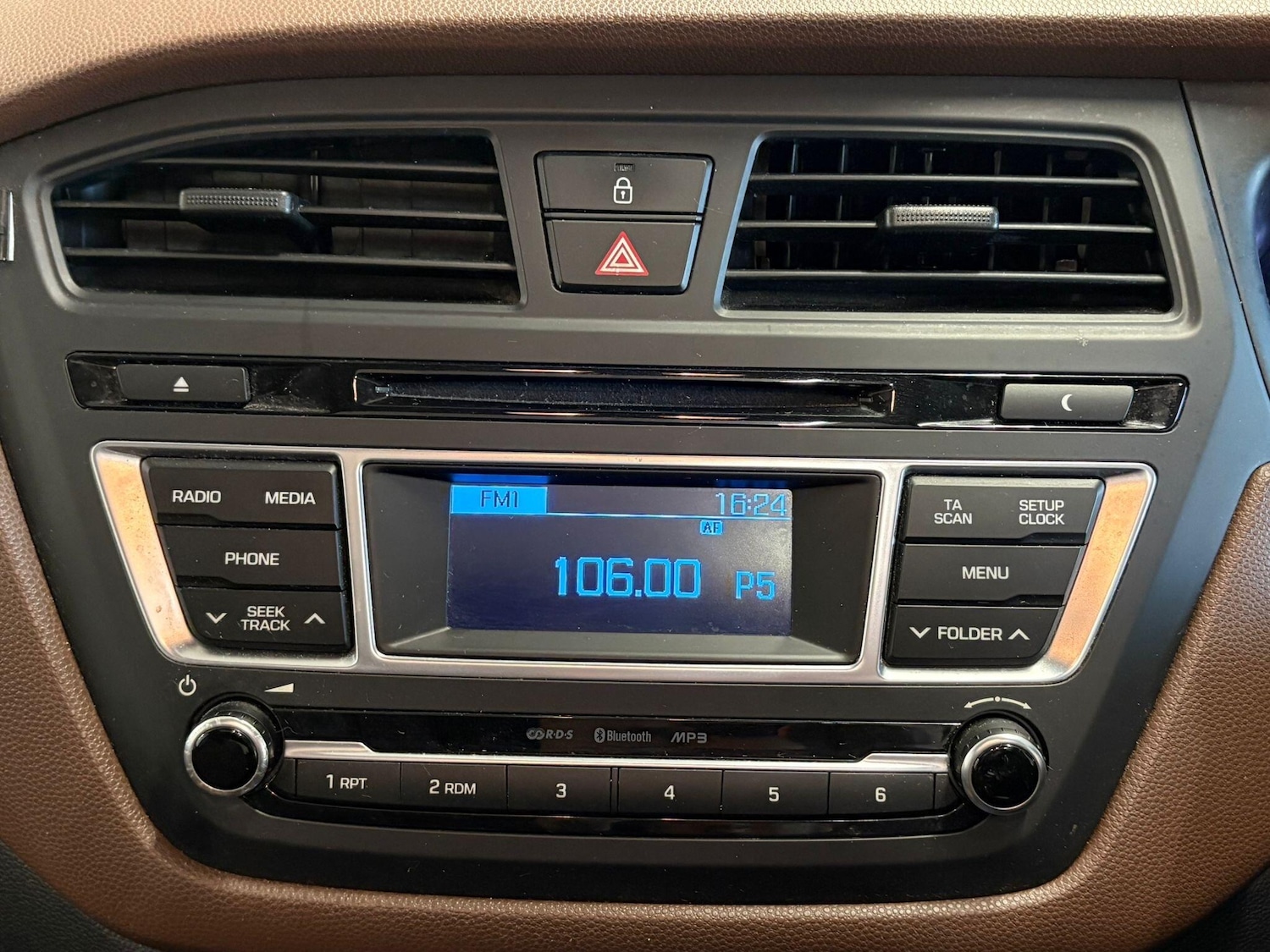 Used Hyundai i20 2015 for sale - 76381092: Photo 19