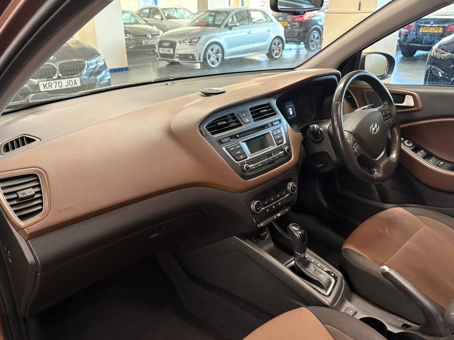 Used Hyundai i20 2015 for sale - 76381092: Photo 8