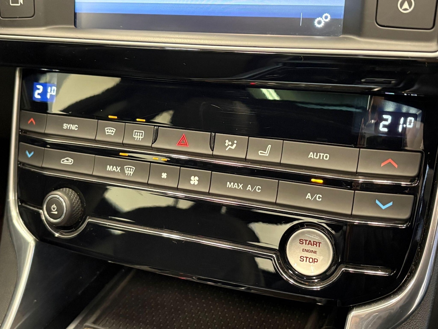 Used Jaguar XE for sale - 77883550: Photo 17