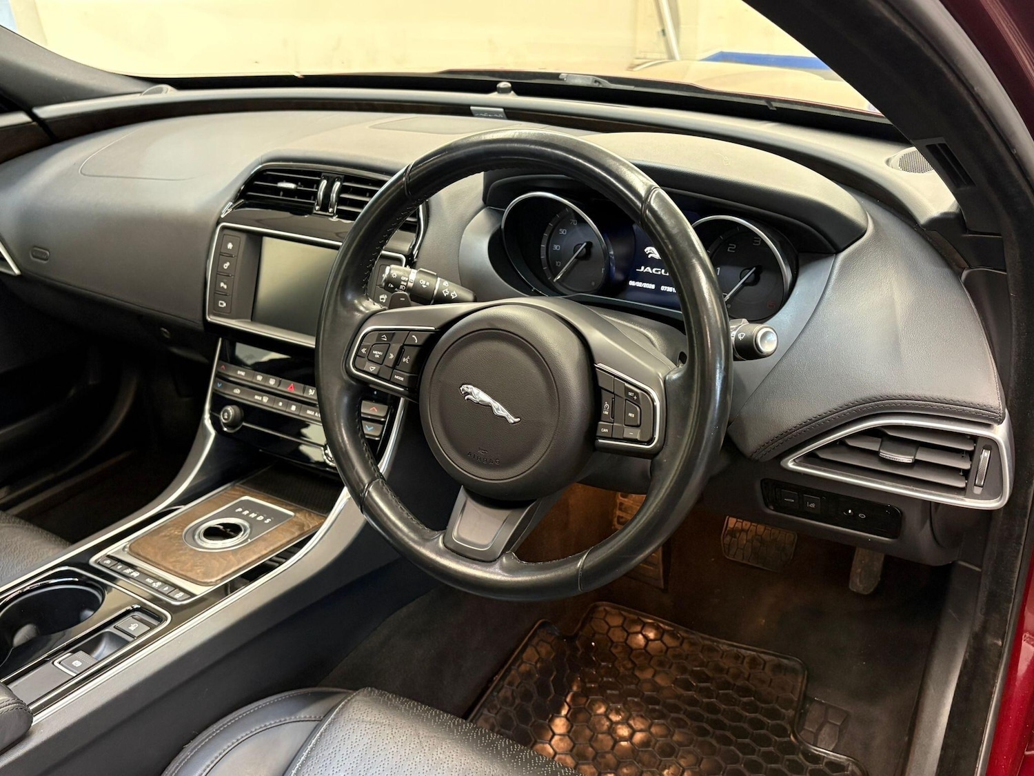 Used Jaguar XE for sale - 77883550: Photo 25