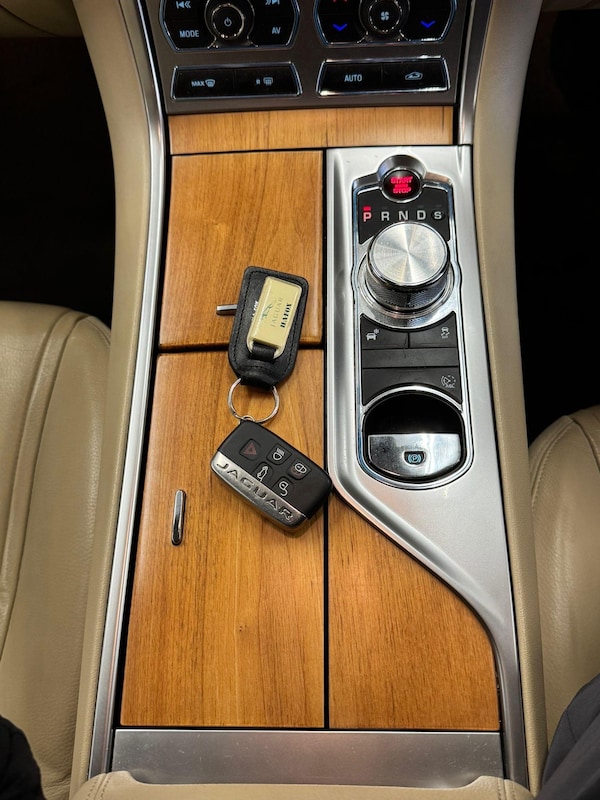 Used Jaguar XF 2014 for sale - 75339466: Photo 18