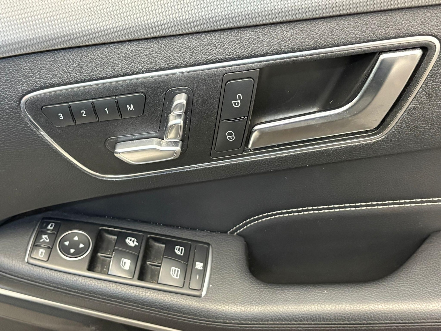 Used Mercedes-Benz E Class 2014 for sale - 77565129: Photo 17