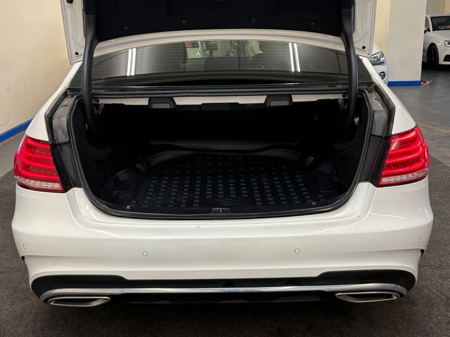 Used Mercedes-Benz E Class 2014 for sale - 77565129: Photo 23