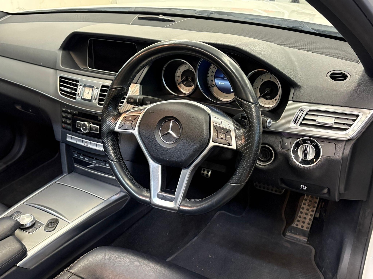 Used Mercedes-Benz E Class 2014 for sale - 77565129: Photo 24