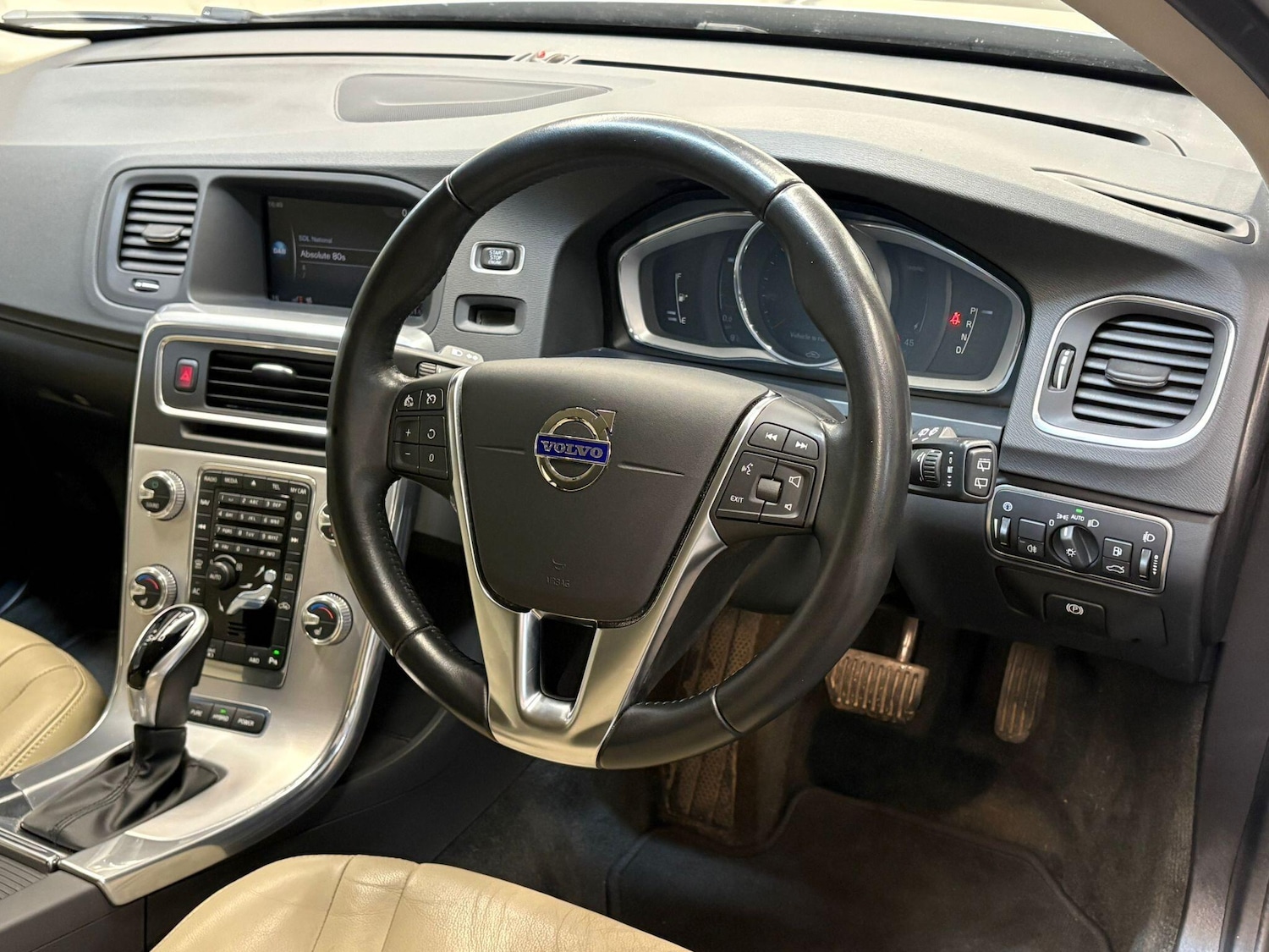 Used Volvo V60 2017 for sale - 77524945: Photo 24