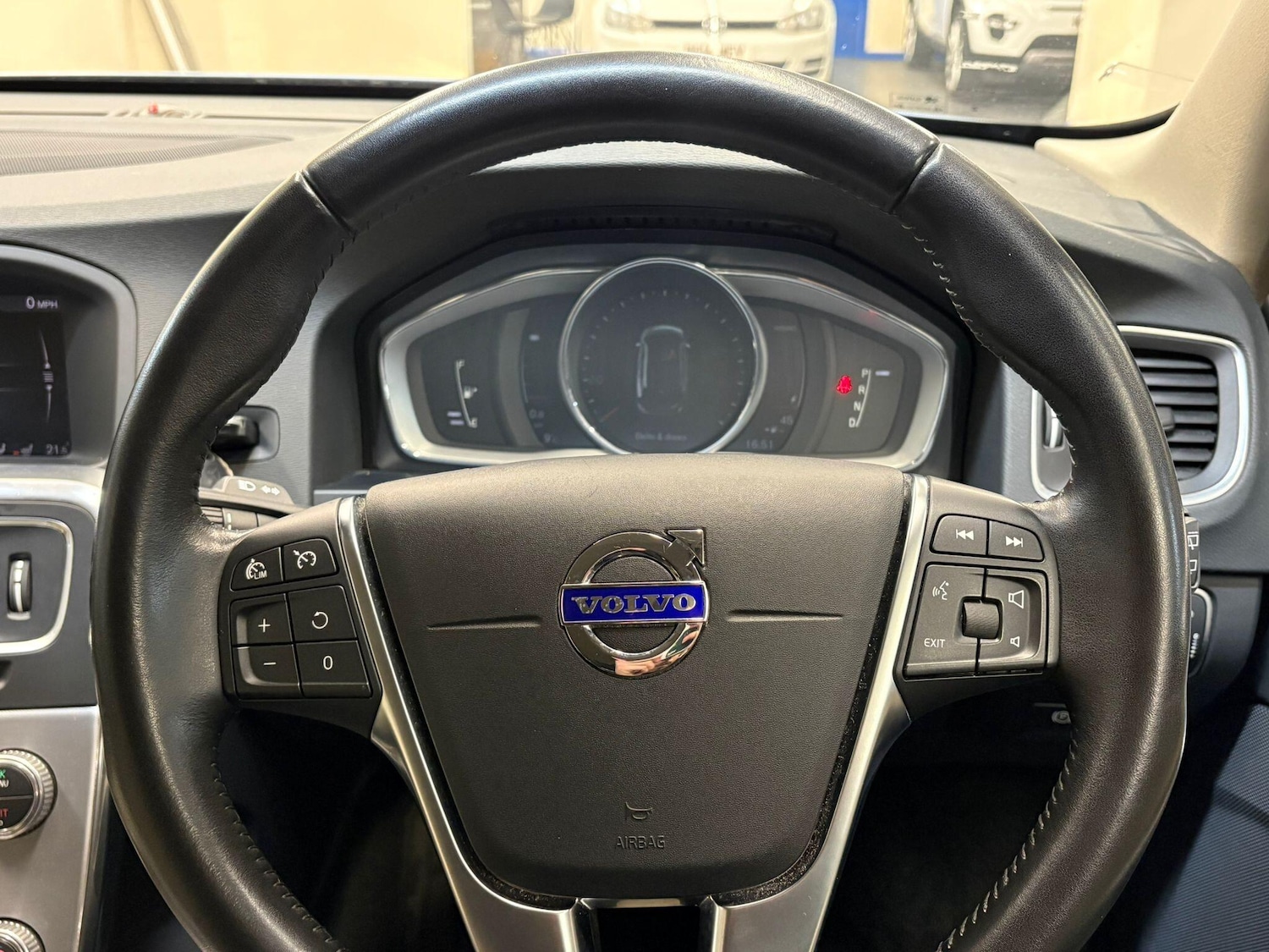 Used Volvo V60 2017 for sale - 77524945: Photo 26