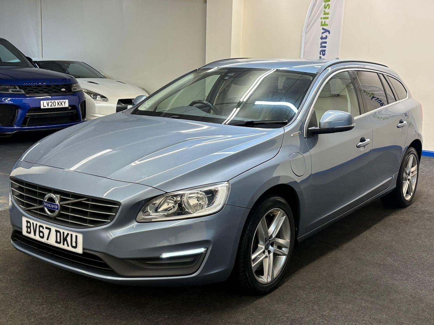 Used Volvo V60 2017 for sale - 77524945: Photo 3