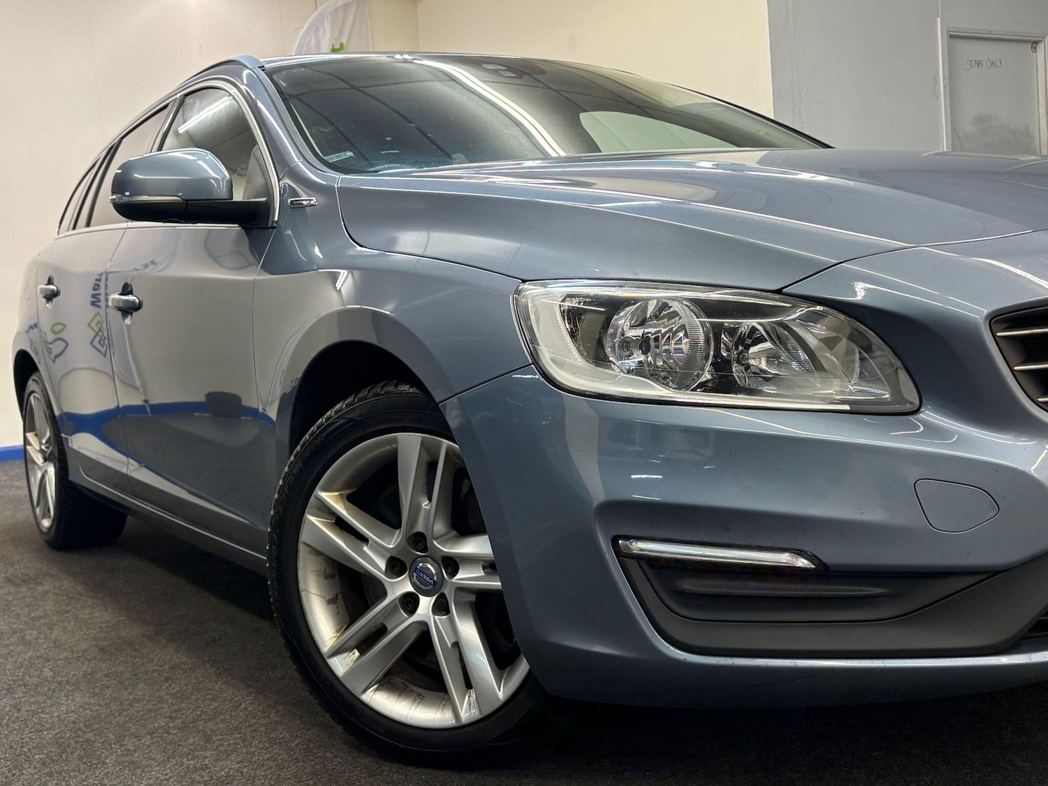 Used Volvo V60 2017 for sale - 77524945: Photo 5