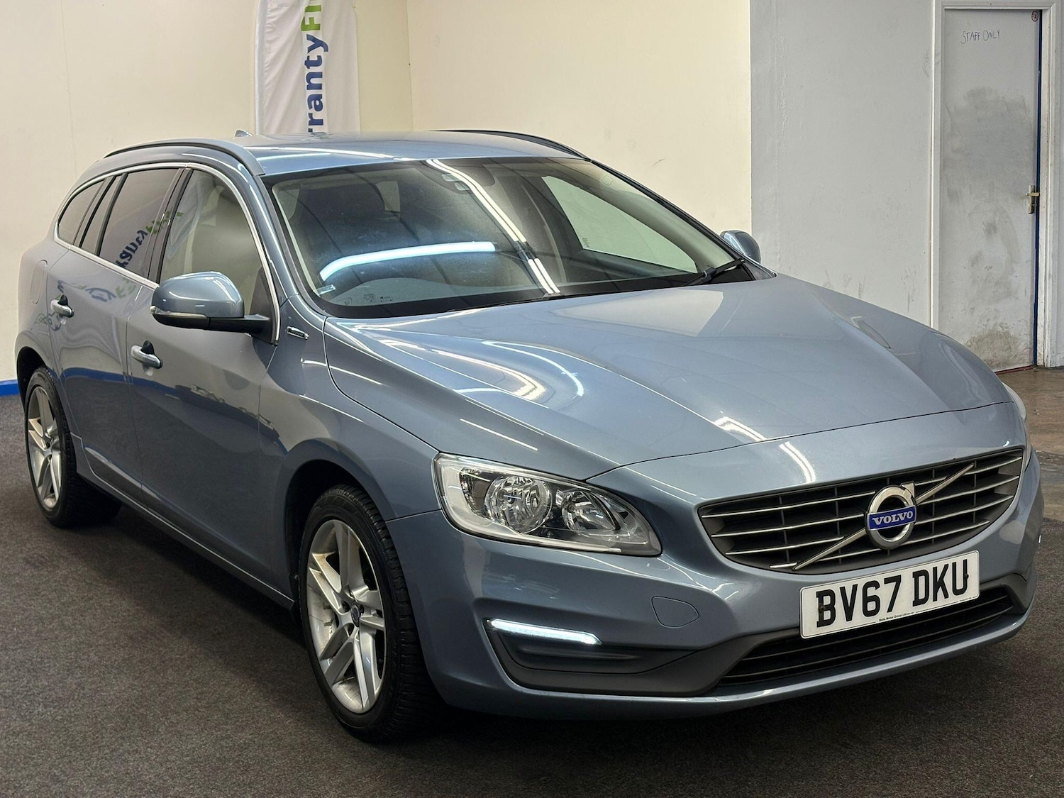 Used Volvo V60 2017 for sale - 77524945: Photo 6