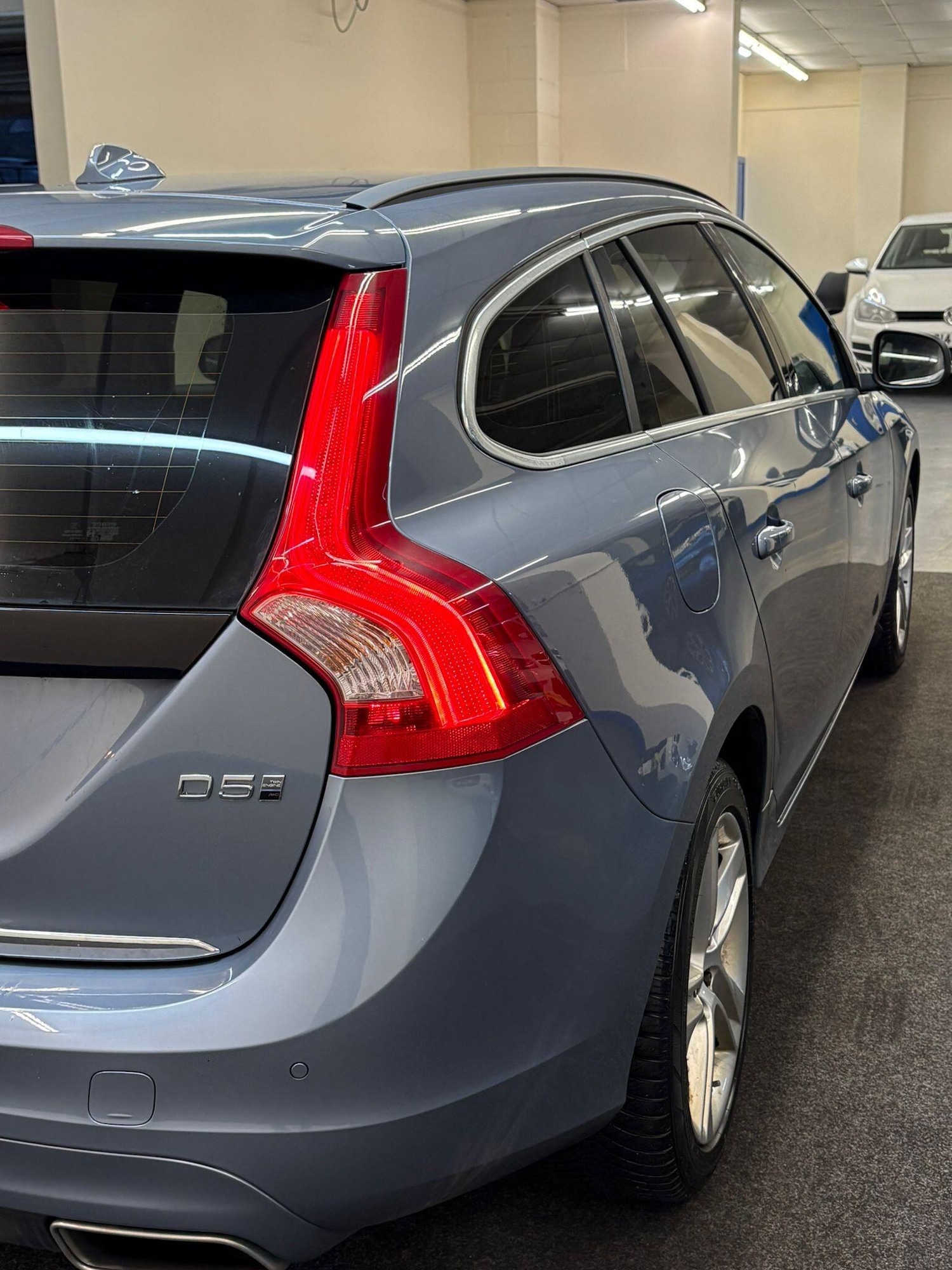 Used Volvo V60 2017 for sale - 77524945: Photo 7