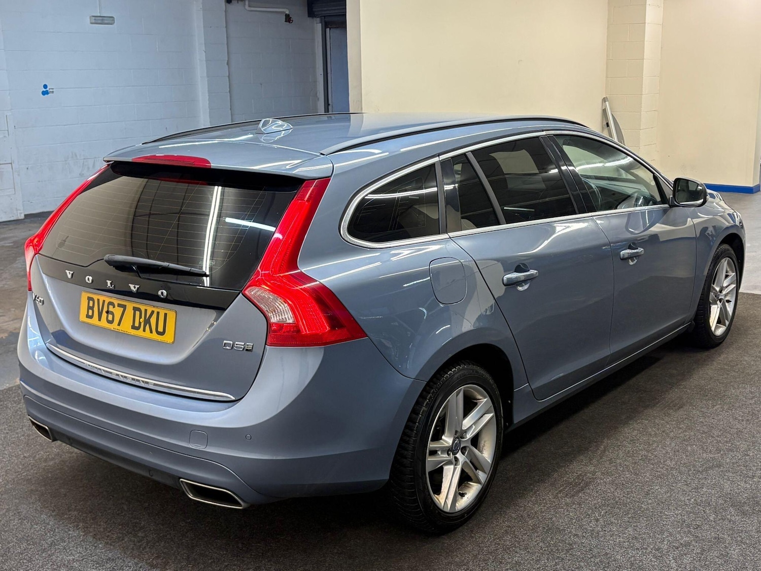 Used Volvo V60 2017 for sale - 77524945: Photo 8