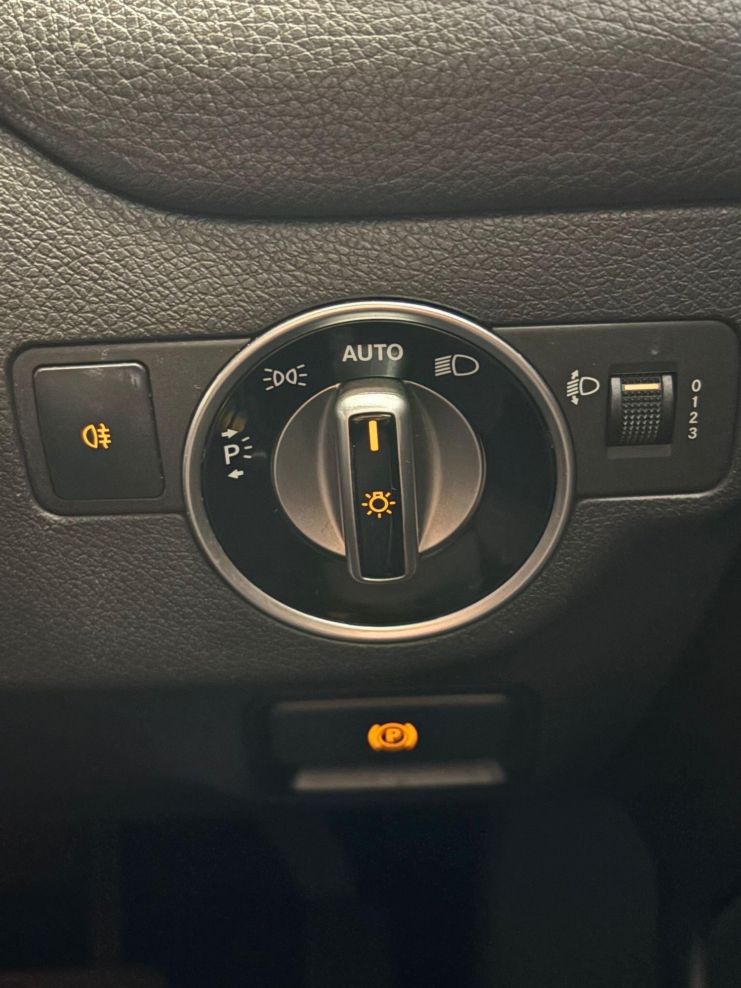 Used Mercedes-Benz CLA 2015 for sale - 76360868: Photo 19