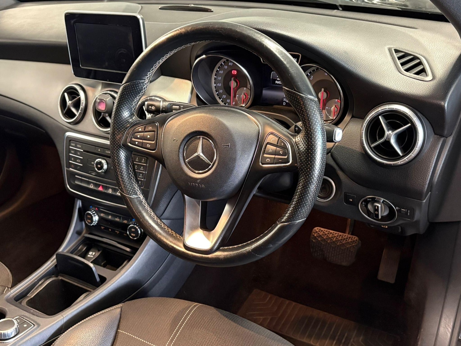 Used Mercedes-Benz CLA 2015 for sale - 76360868: Photo 24