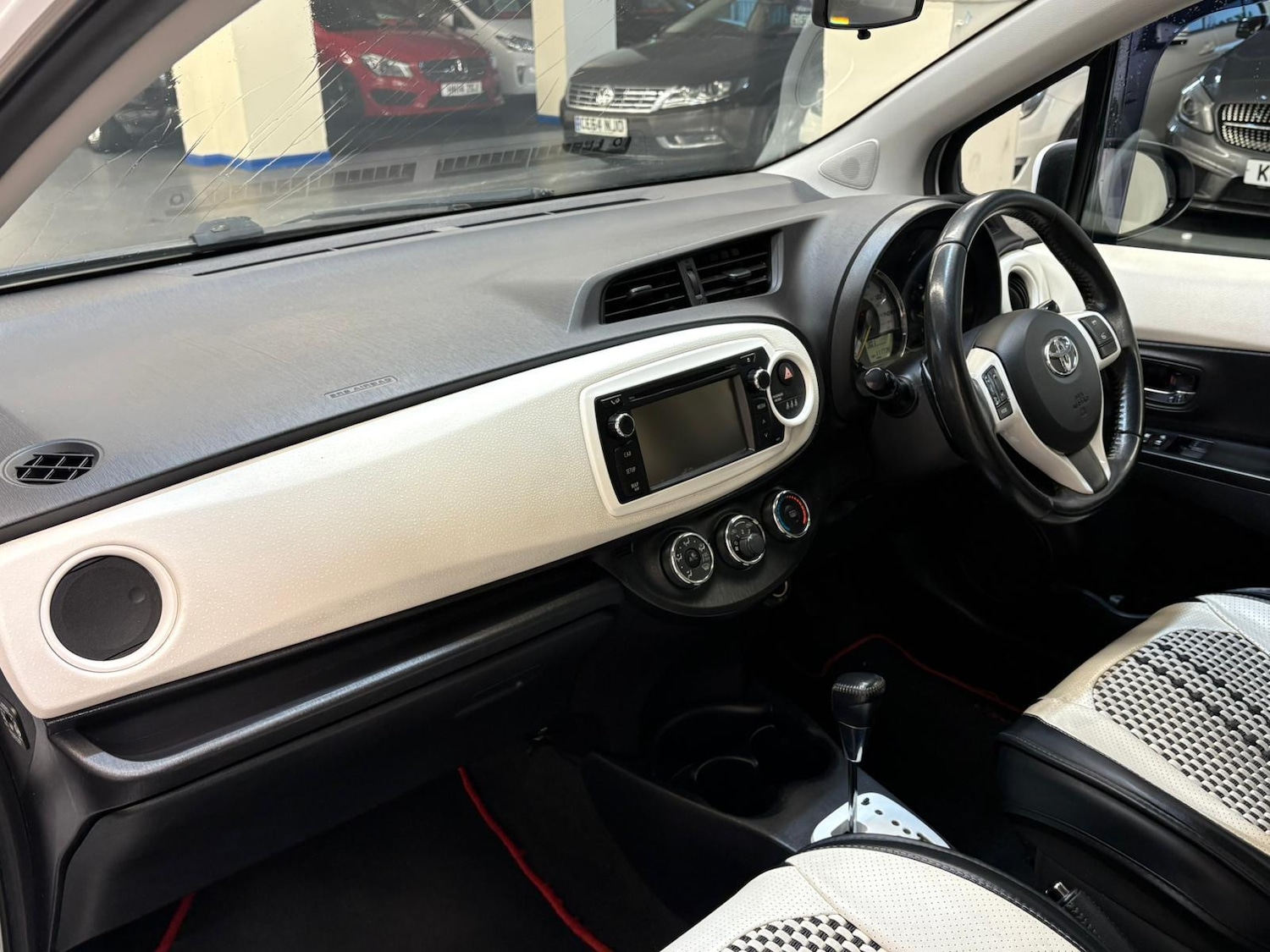 Used Toyota Yaris for sale - 77344006: Photo 11