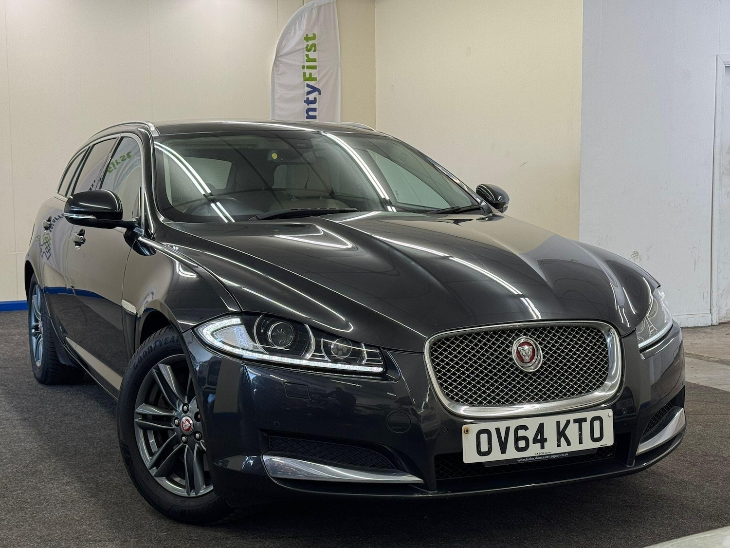 Used Jaguar XF 2014 for sale - 76623207: Photo 1