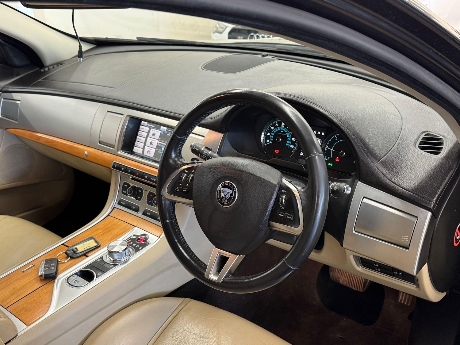 Used Jaguar XF 2014 for sale - 76623207: Photo 10