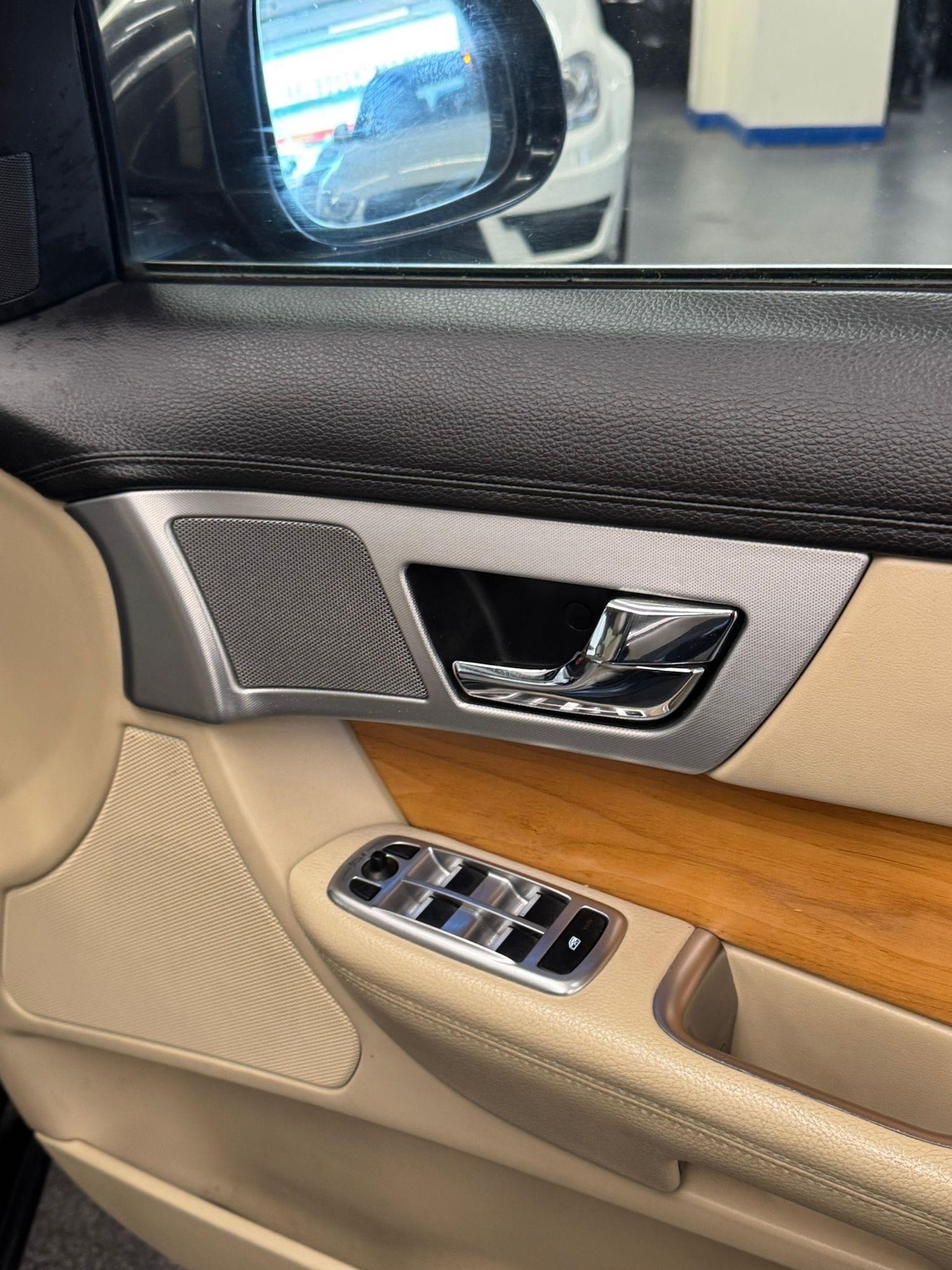 Used Jaguar XF 2014 for sale - 76623207: Photo 8