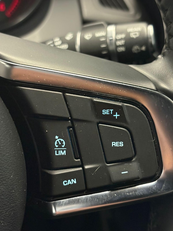Used Jaguar E-Pace 2018 for sale - 76226547: Photo 13