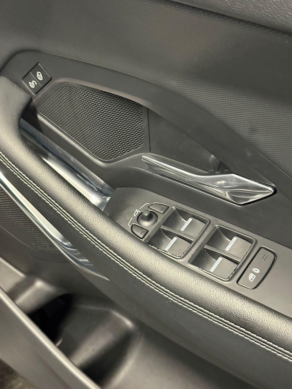 Used Jaguar E-Pace 2018 for sale - 76226547: Photo 15