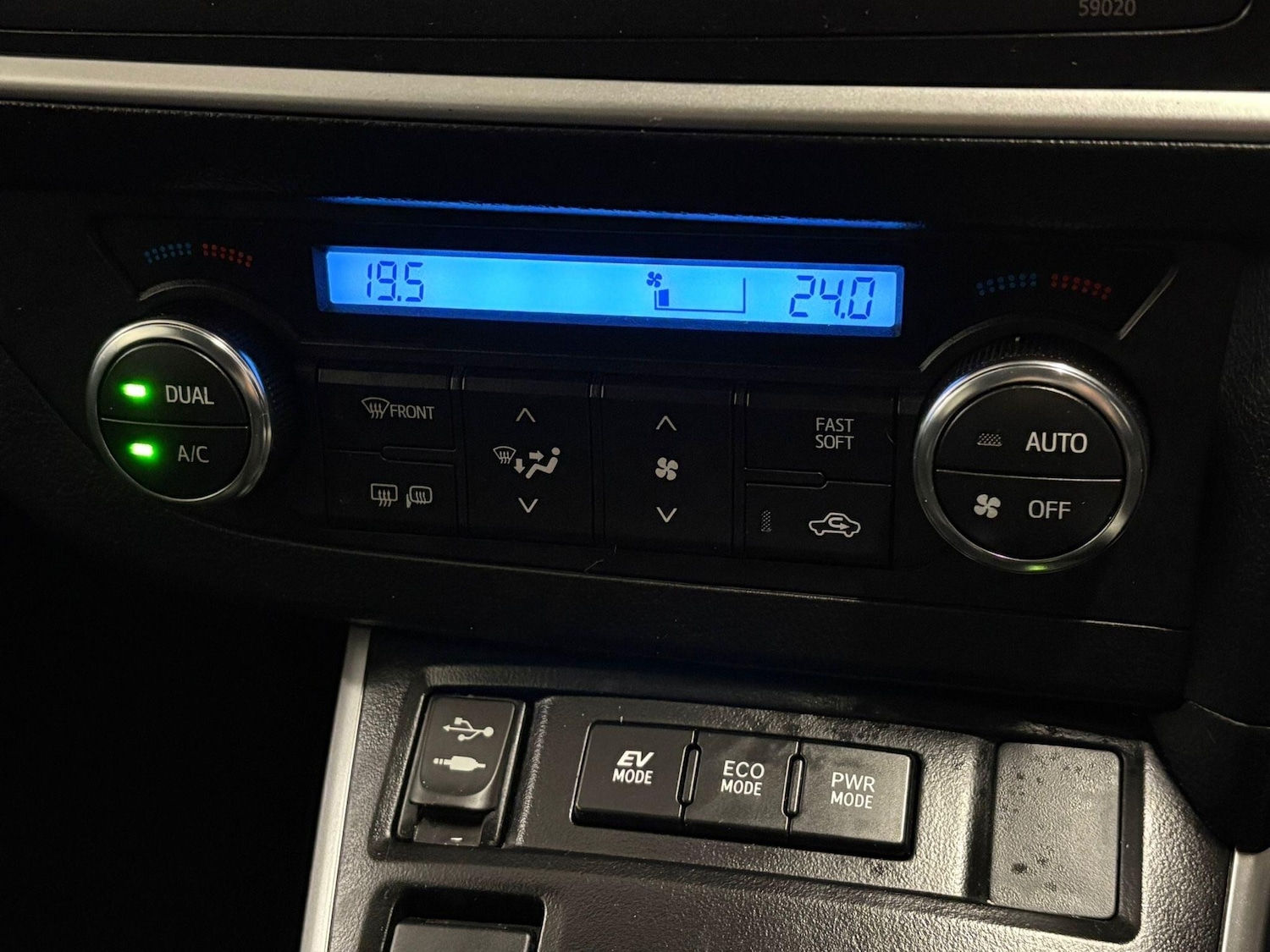 Used Toyota Auris 2013 for sale - 76360923: Photo 14