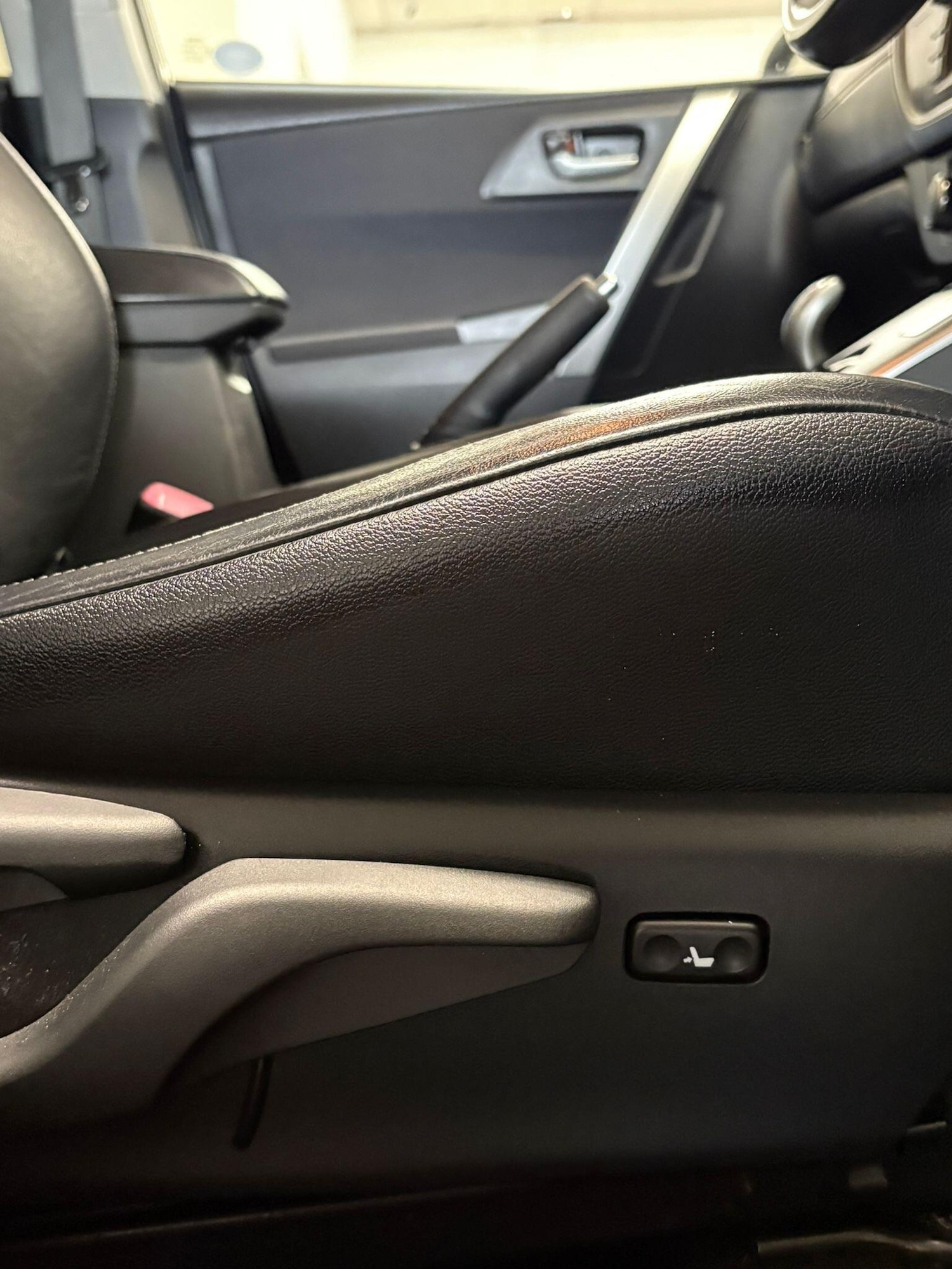 Used Toyota Auris 2013 for sale - 76360923: Photo 19