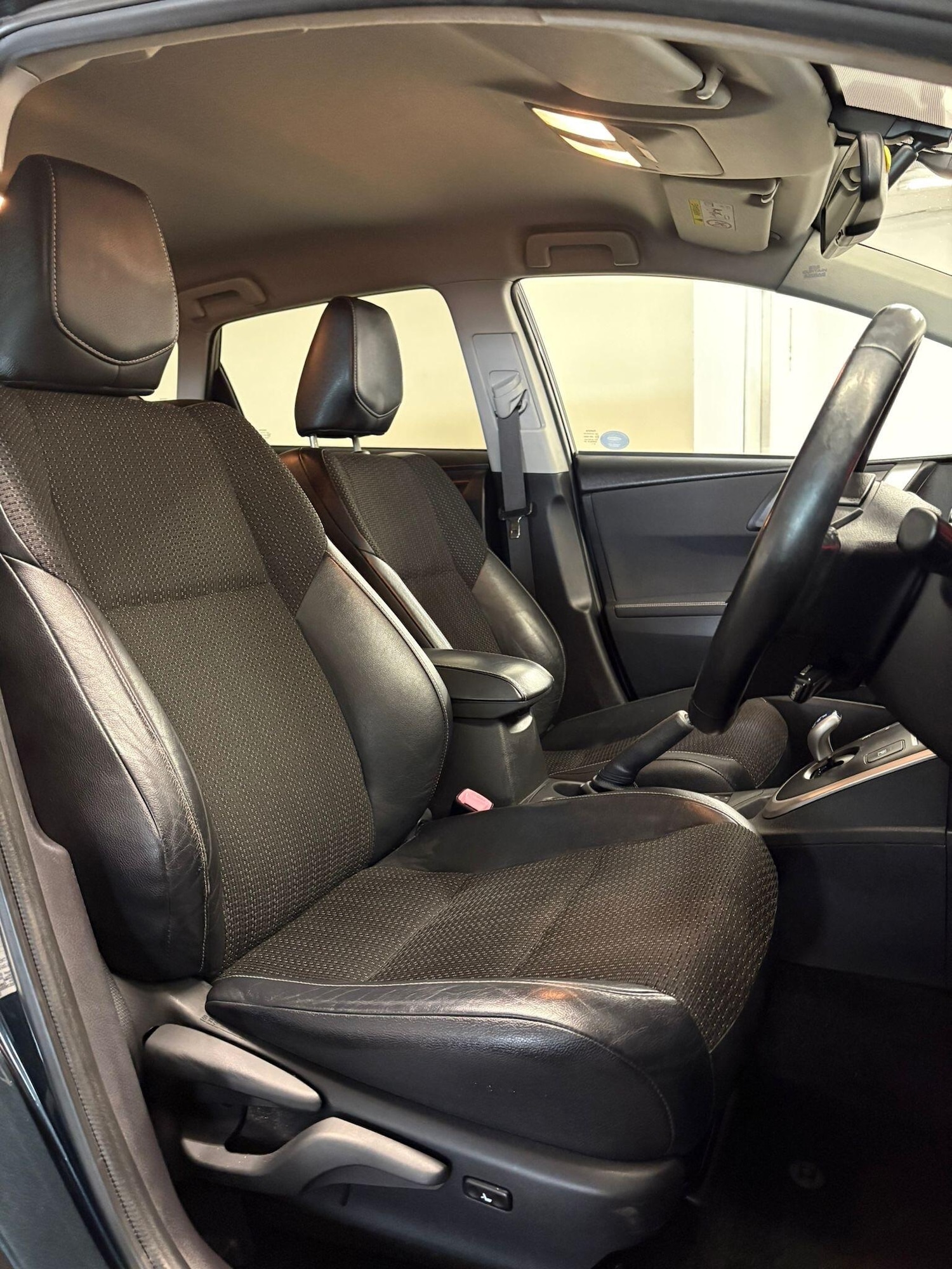 Used Toyota Auris 2013 for sale - 76360923: Photo 9