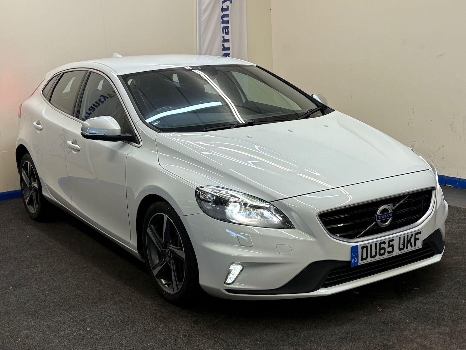 Used Volvo V40 for sale - 77671924: Photo 1