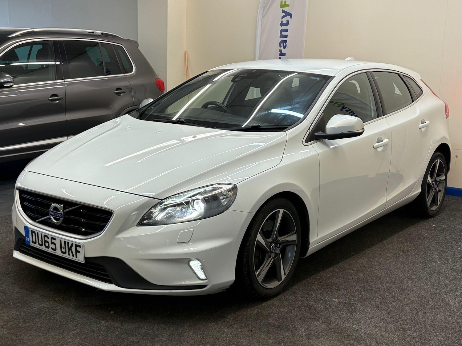 Used Volvo V40 for sale - 77671924: Photo 2