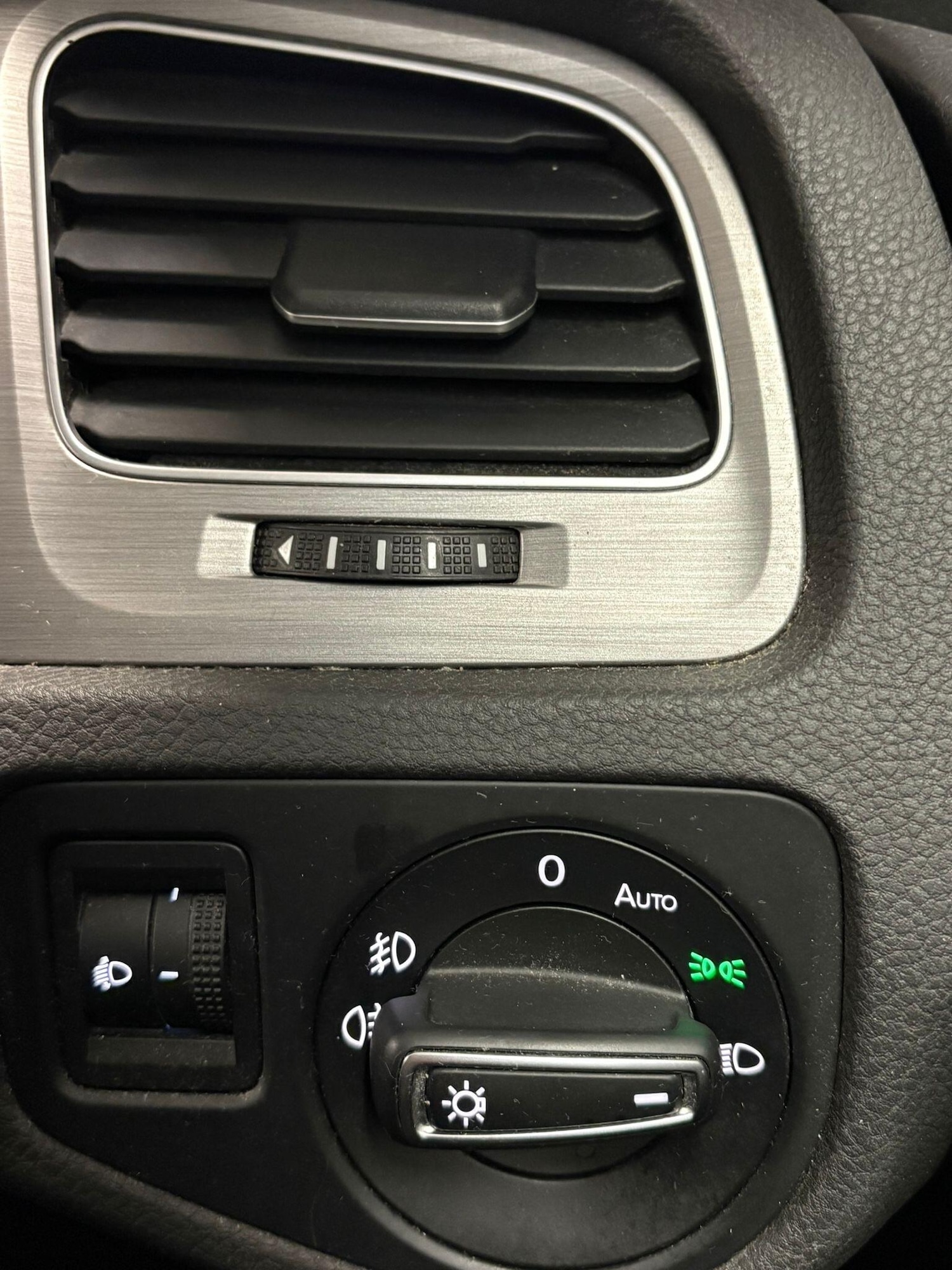 Used Toyota Yaris 2012 for sale - 76936254: Photo 14