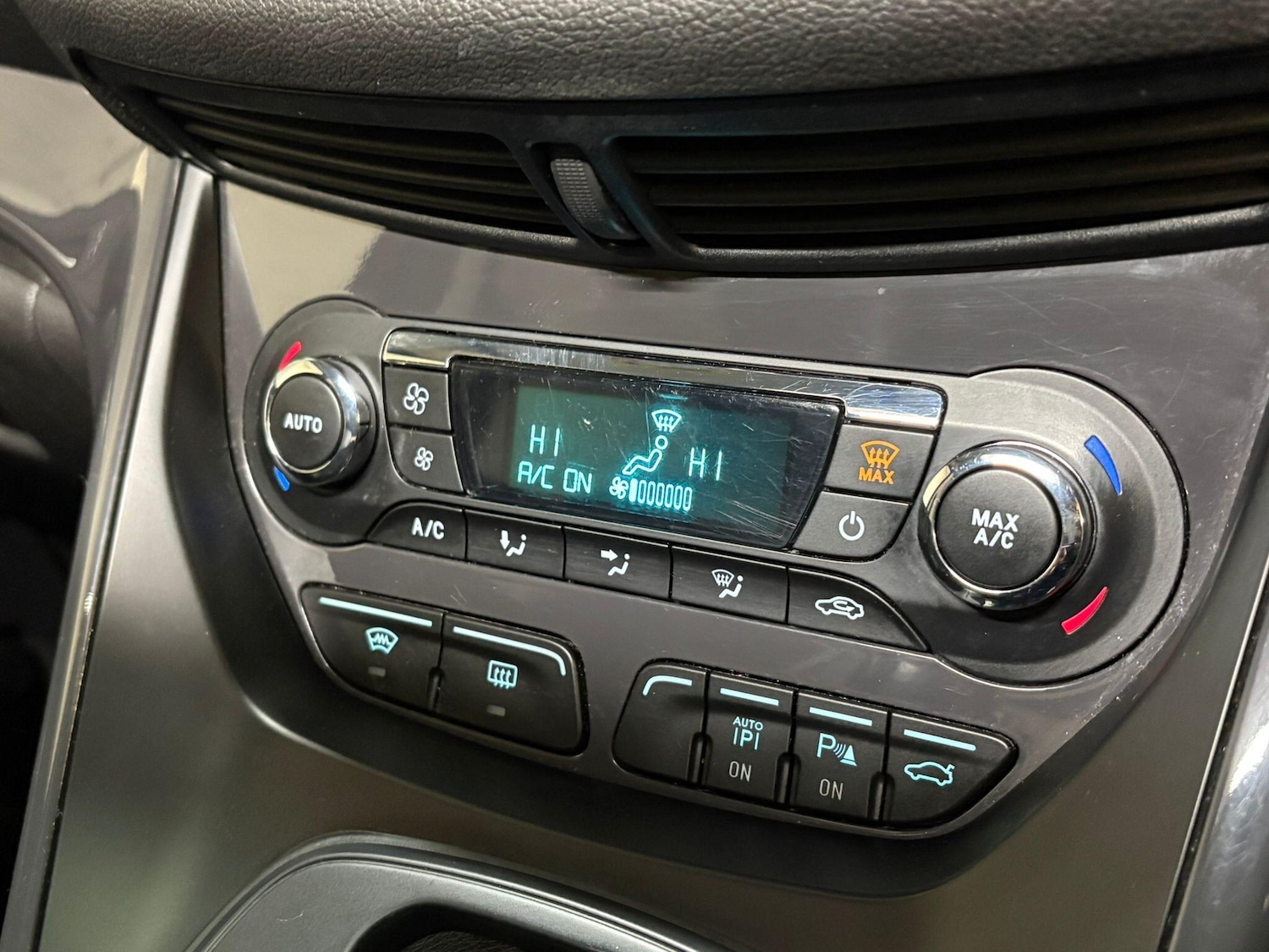 Used Ford Kuga 2014 for sale - 77306057: Photo 15