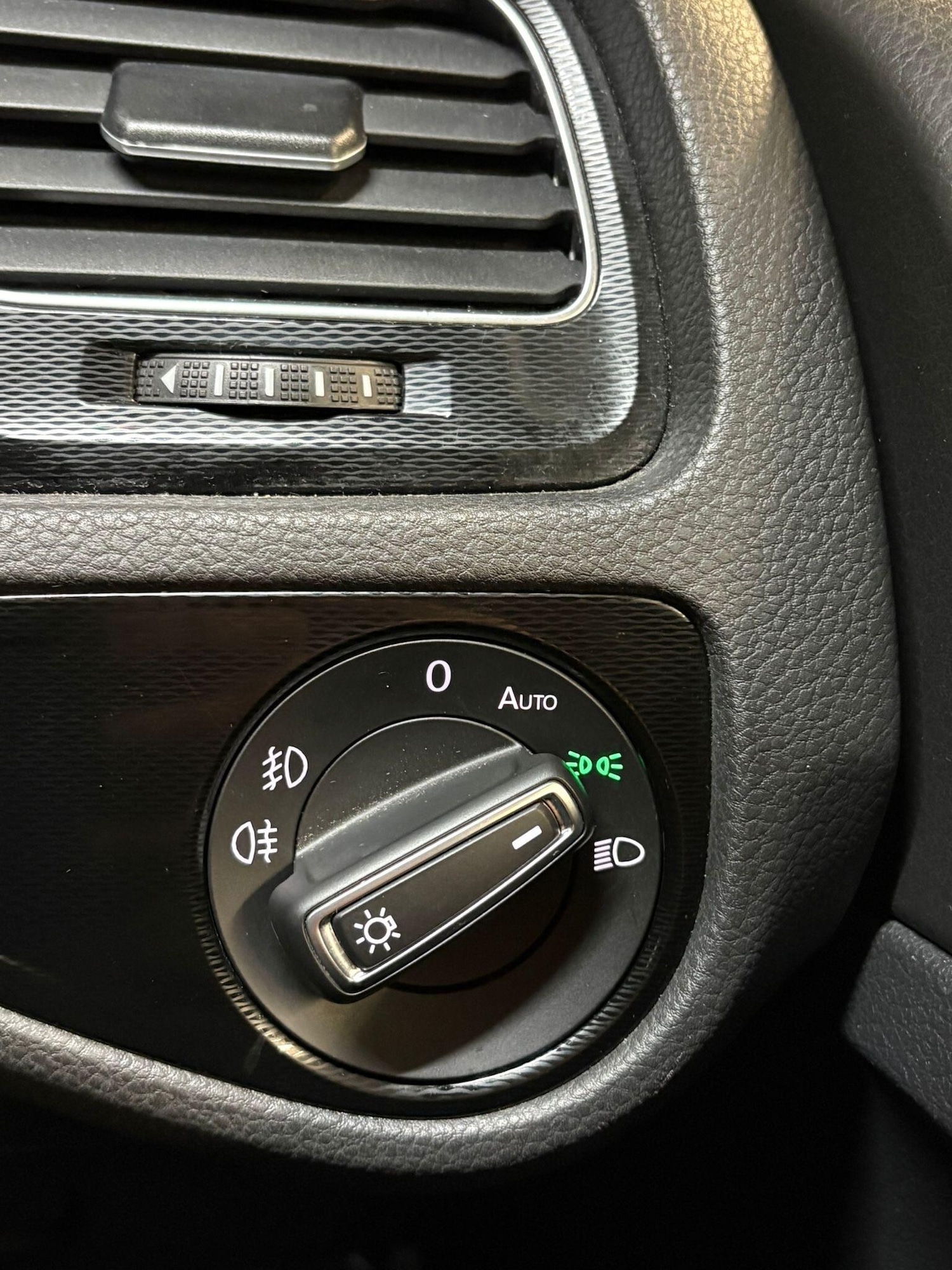 Used Volkswagen Golf 2014 for sale - 77230474: Photo 17