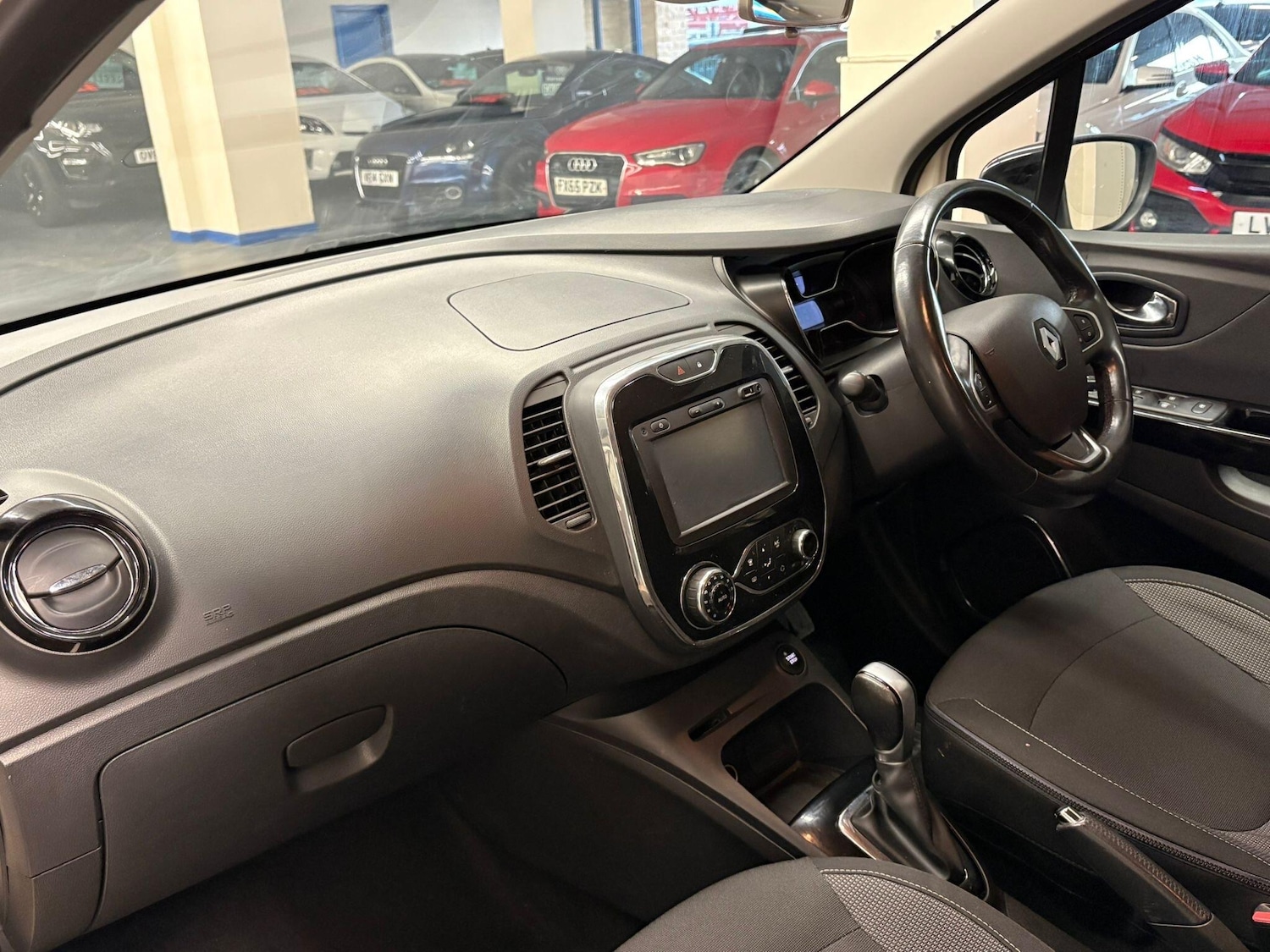 Used Renault Captur 2016 for sale - 77060242: Photo 8