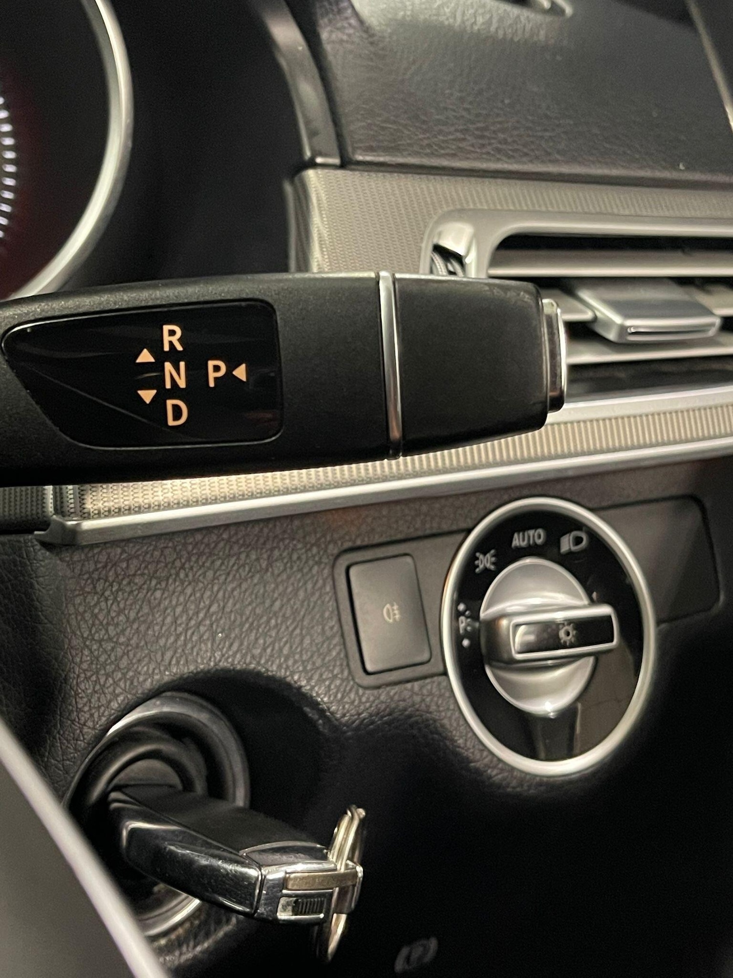 Used Mercedes-Benz E-Class 2014 for sale - 76151200: Photo 16