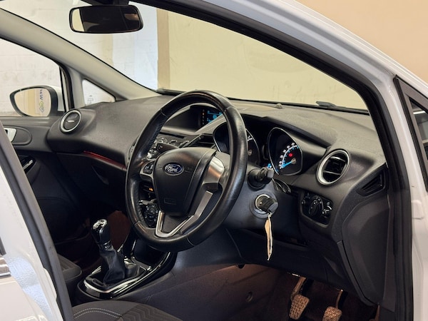 Used Ford Fiesta 2015 for sale - 75340105: Photo 11