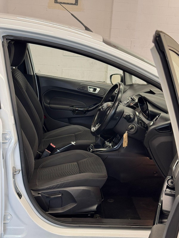 Used Ford Fiesta 2015 for sale - 75340105: Photo 14